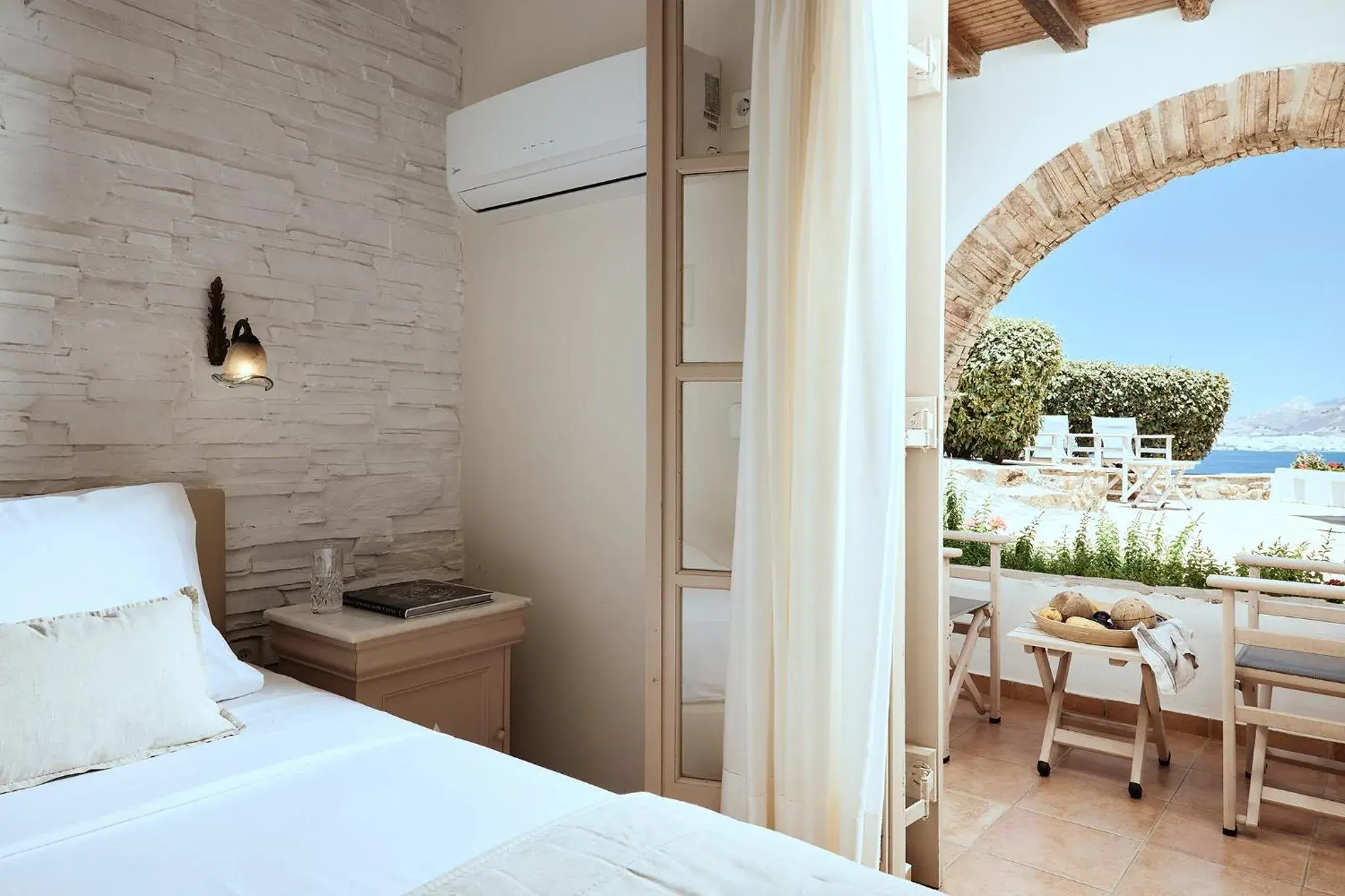 Photo of the whole room, Bed in Naxos Magic Village