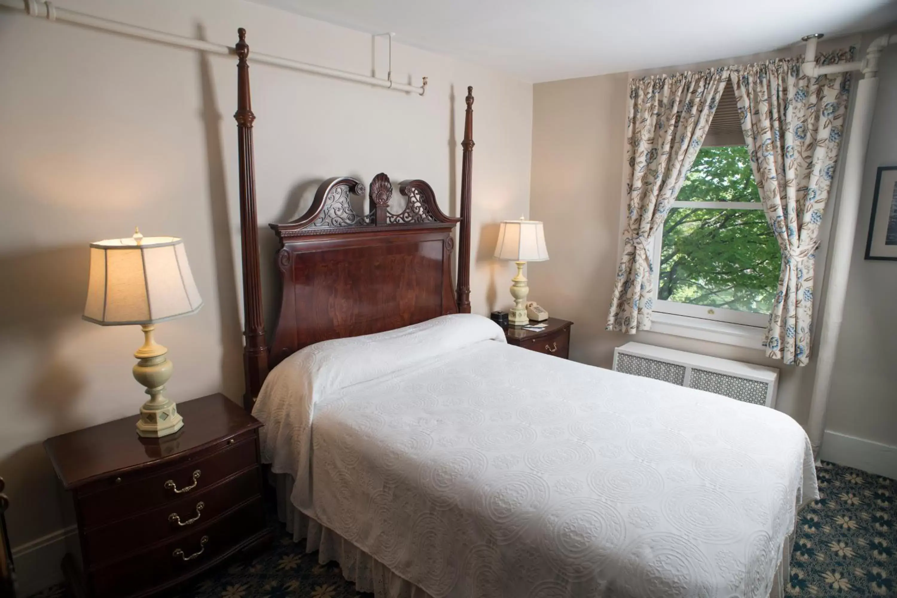 Photo of the whole room, Bed in Middlebury Inn