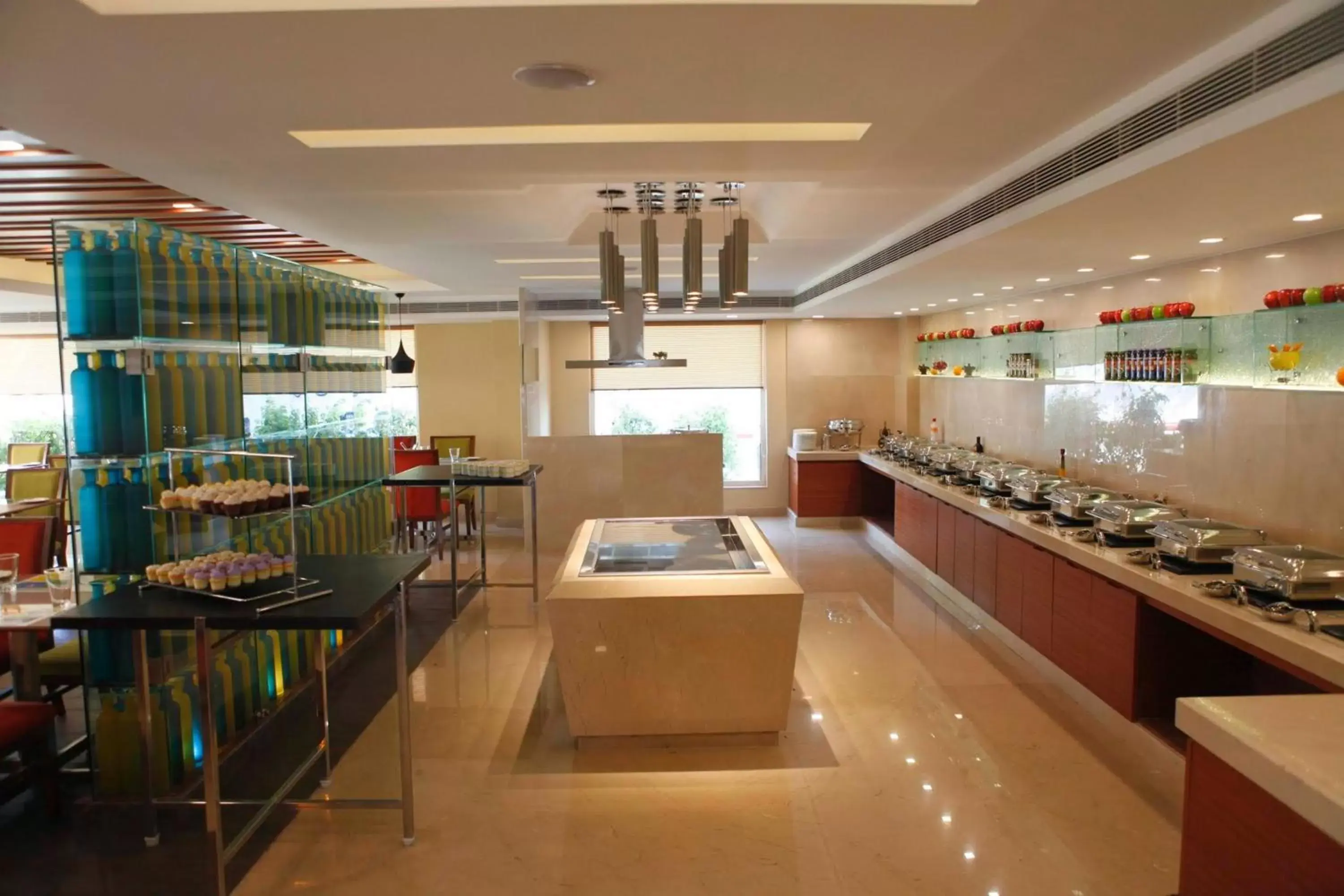 Restaurant/places to eat, Kitchen/Kitchenette in Lemon Tree Hotel Shimona Chennai