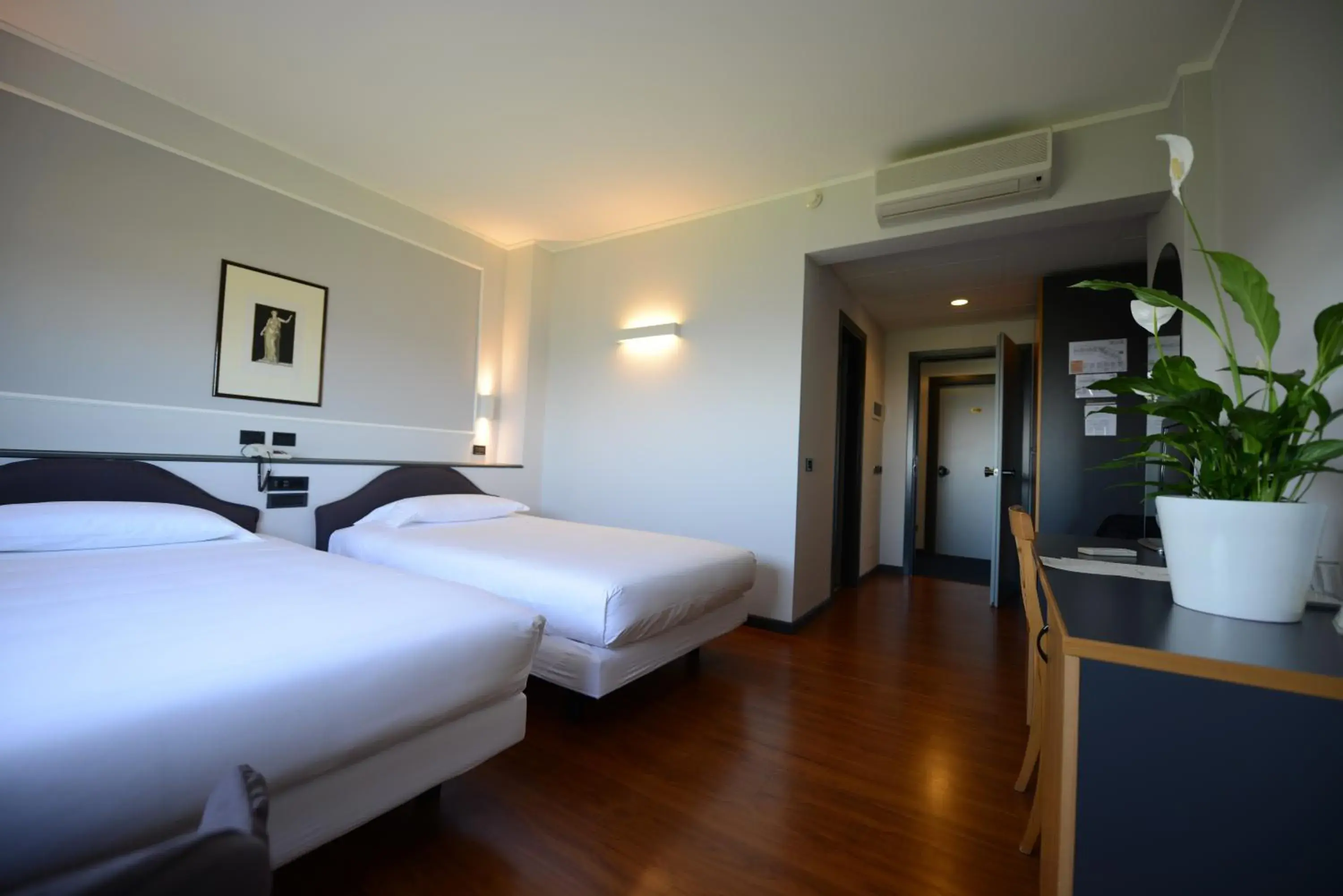 Photo of the whole room, Bed in Hotel Mamiani & Kì-Spa Urbino