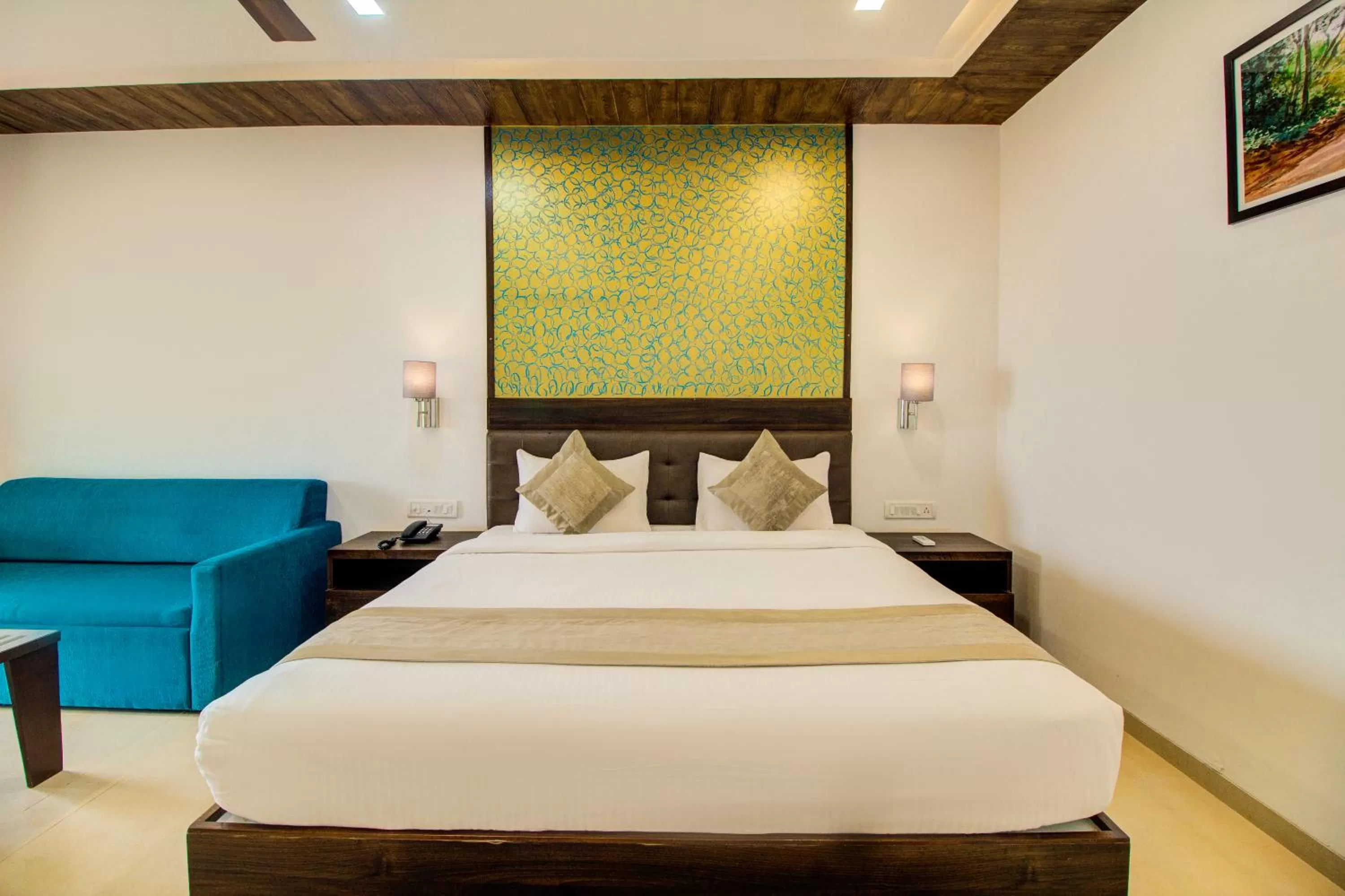 Bed in Mountain Breeze Resort, Mahabaleshwar