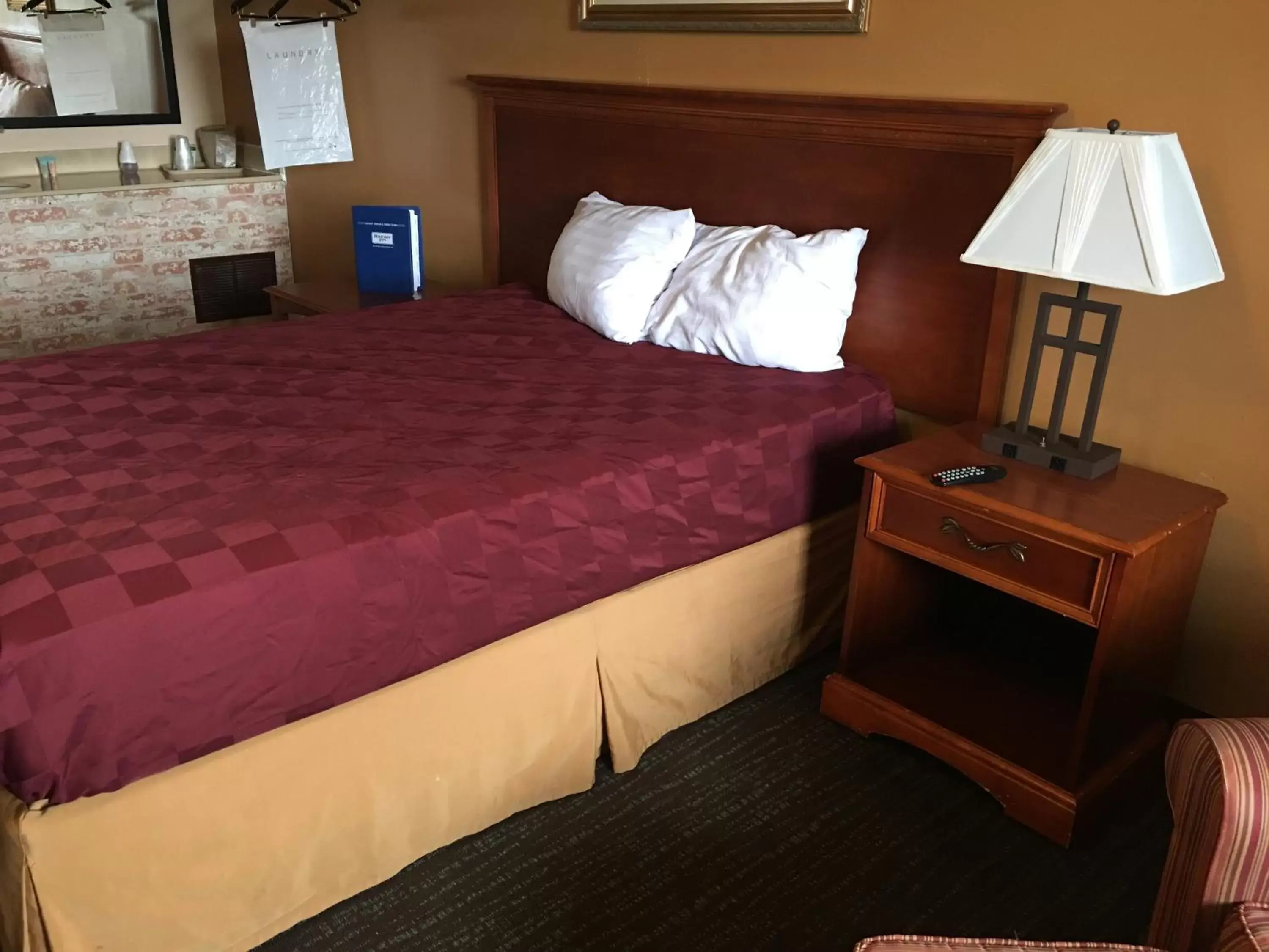 Bed in Rodeway Inn Sergeant Bluff - Sioux City