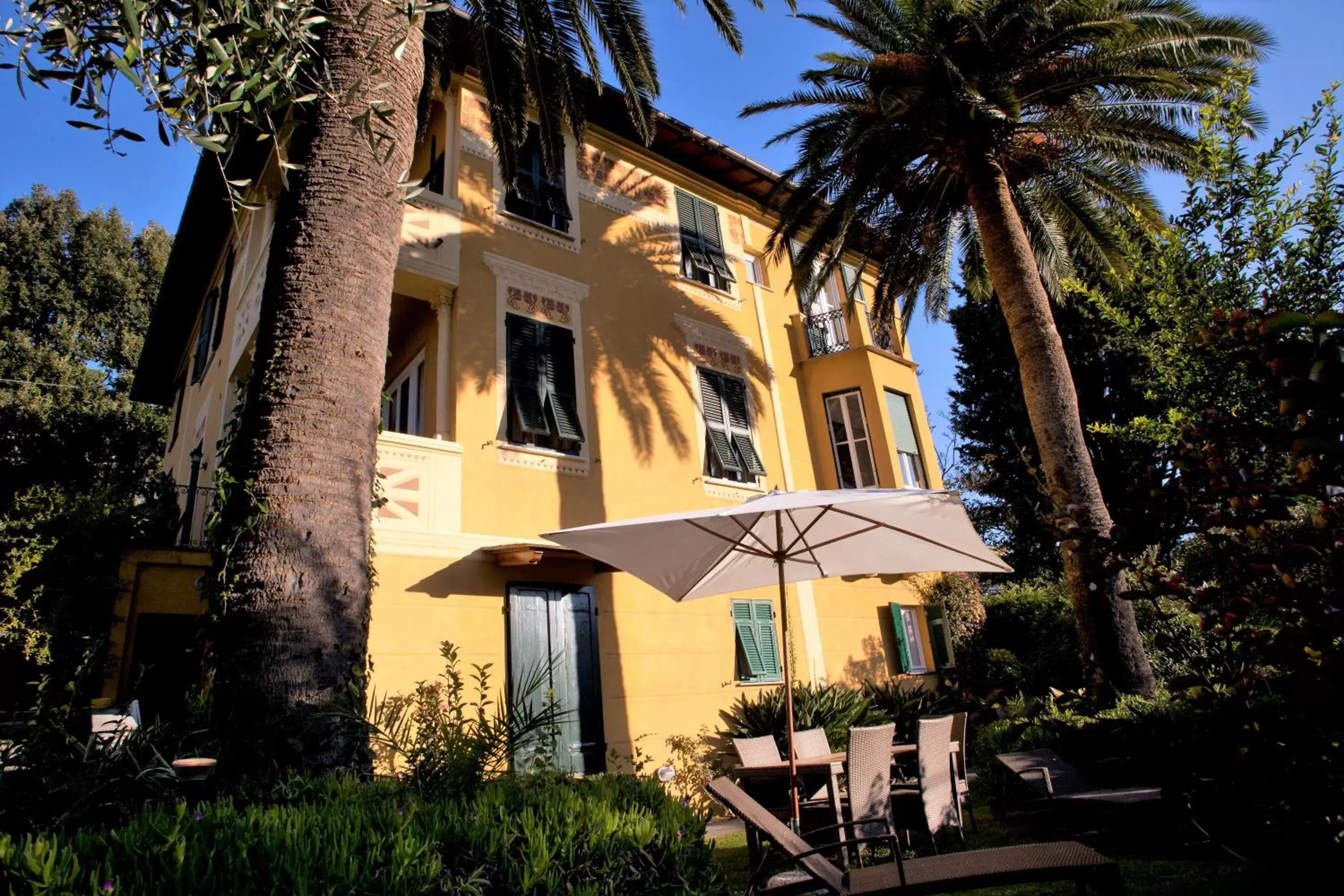 Facade/entrance, Property Building in Villa Margherita