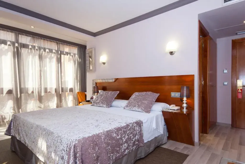 Photo of the whole room, Bed in Hotel Vetusta Photo of the whole room, Bed in Hotel Vetusta