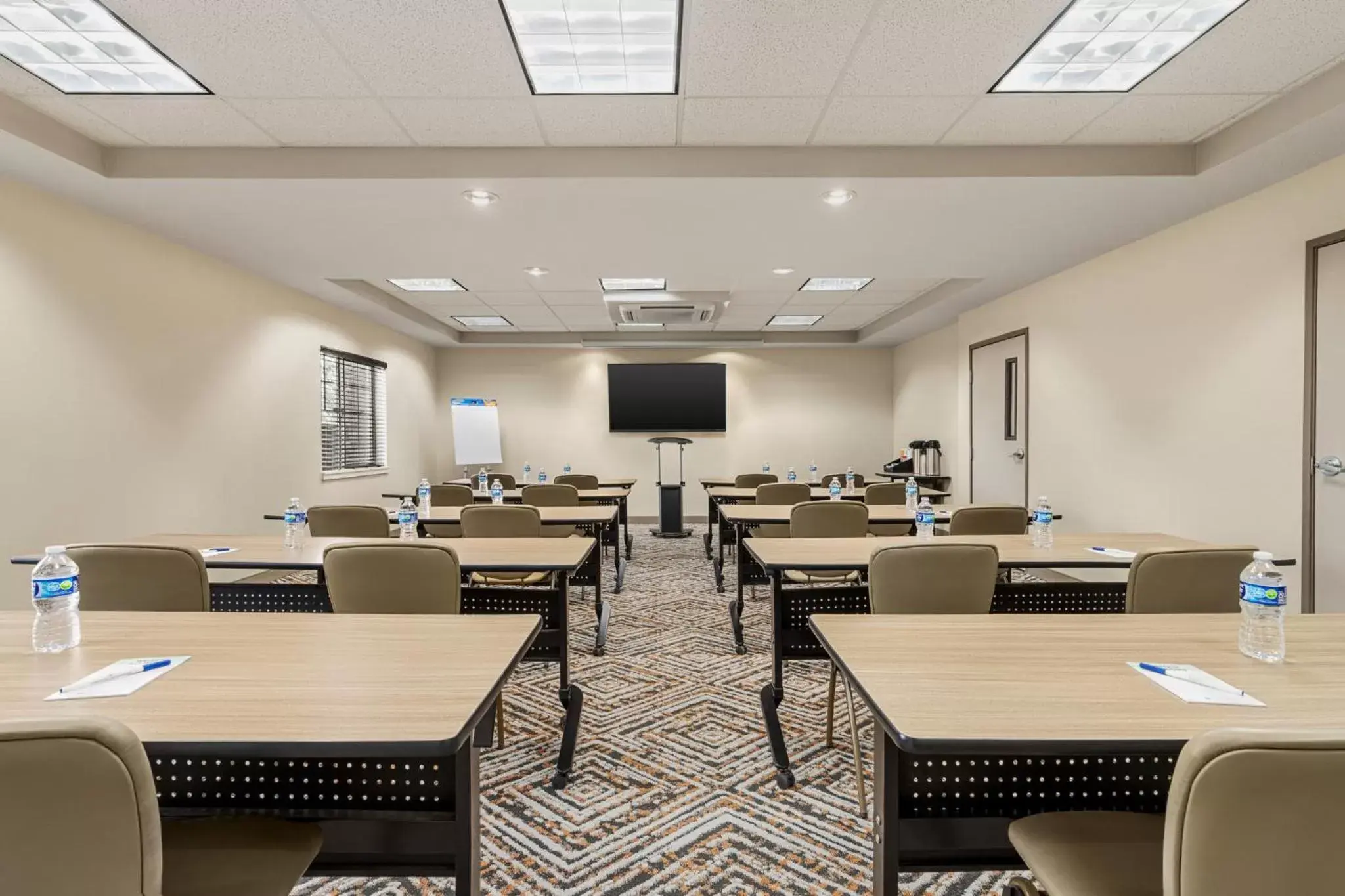 Meeting/conference room in Candlewood Suites Boise-Meridian, an IHG Hotel