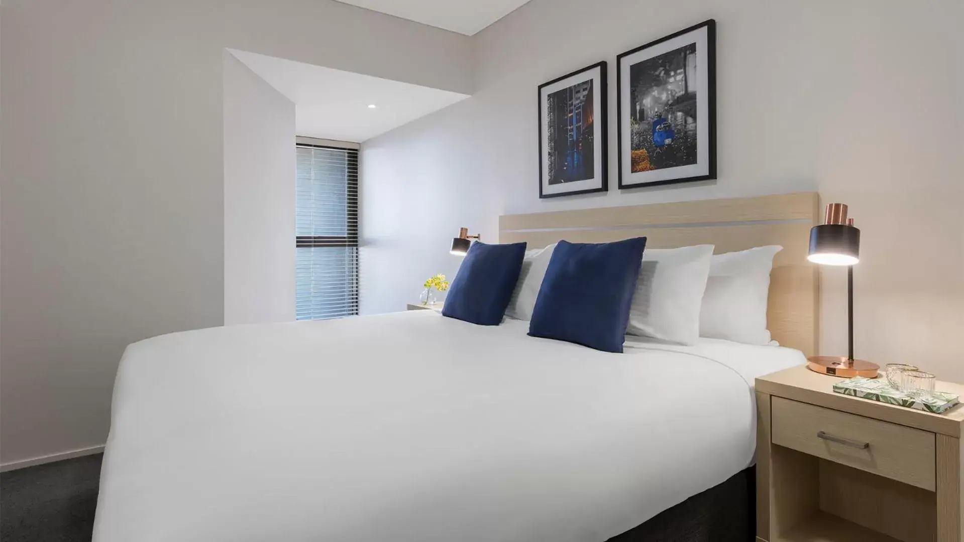 Bedroom, Bed in Oaks Brisbane Aurora Suites