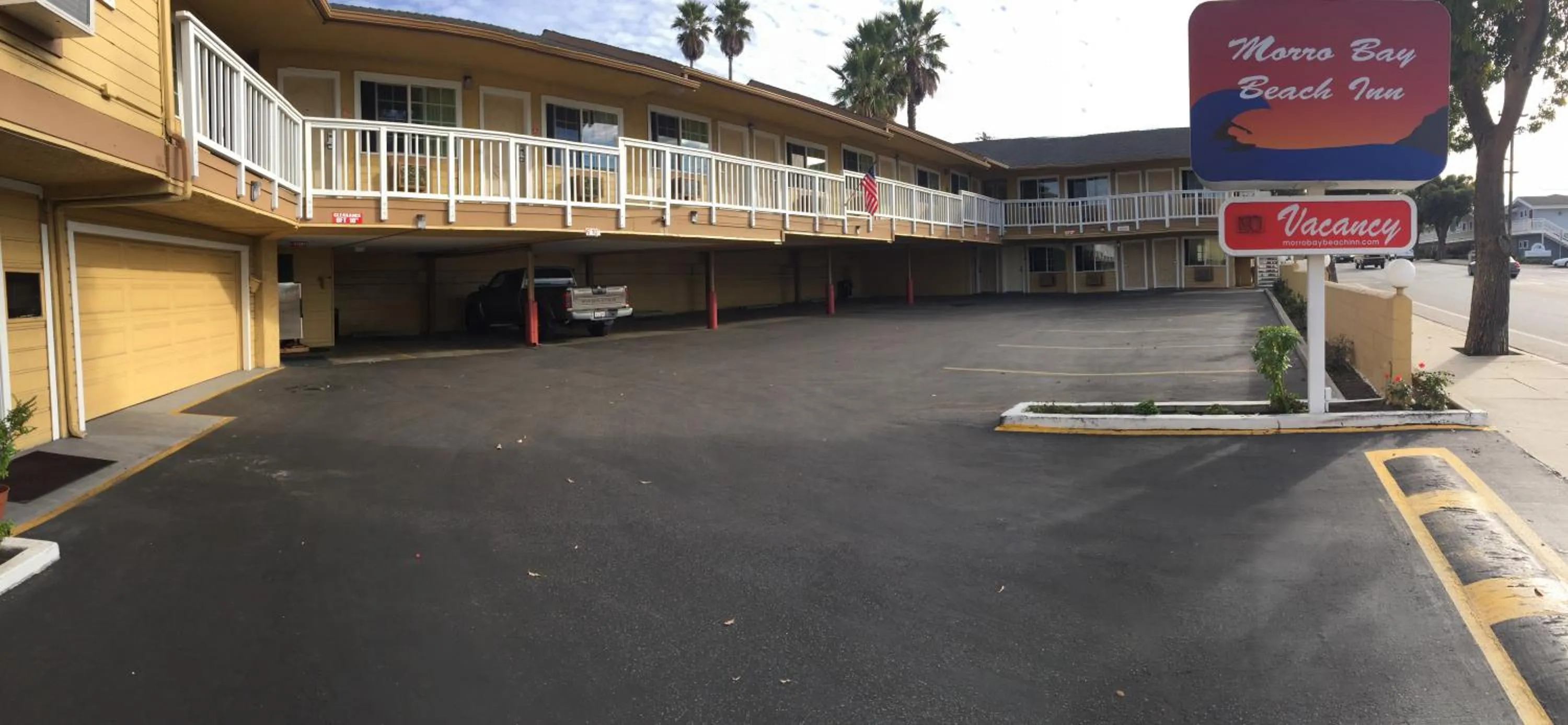 Property building in Morro Bay Beach Inn