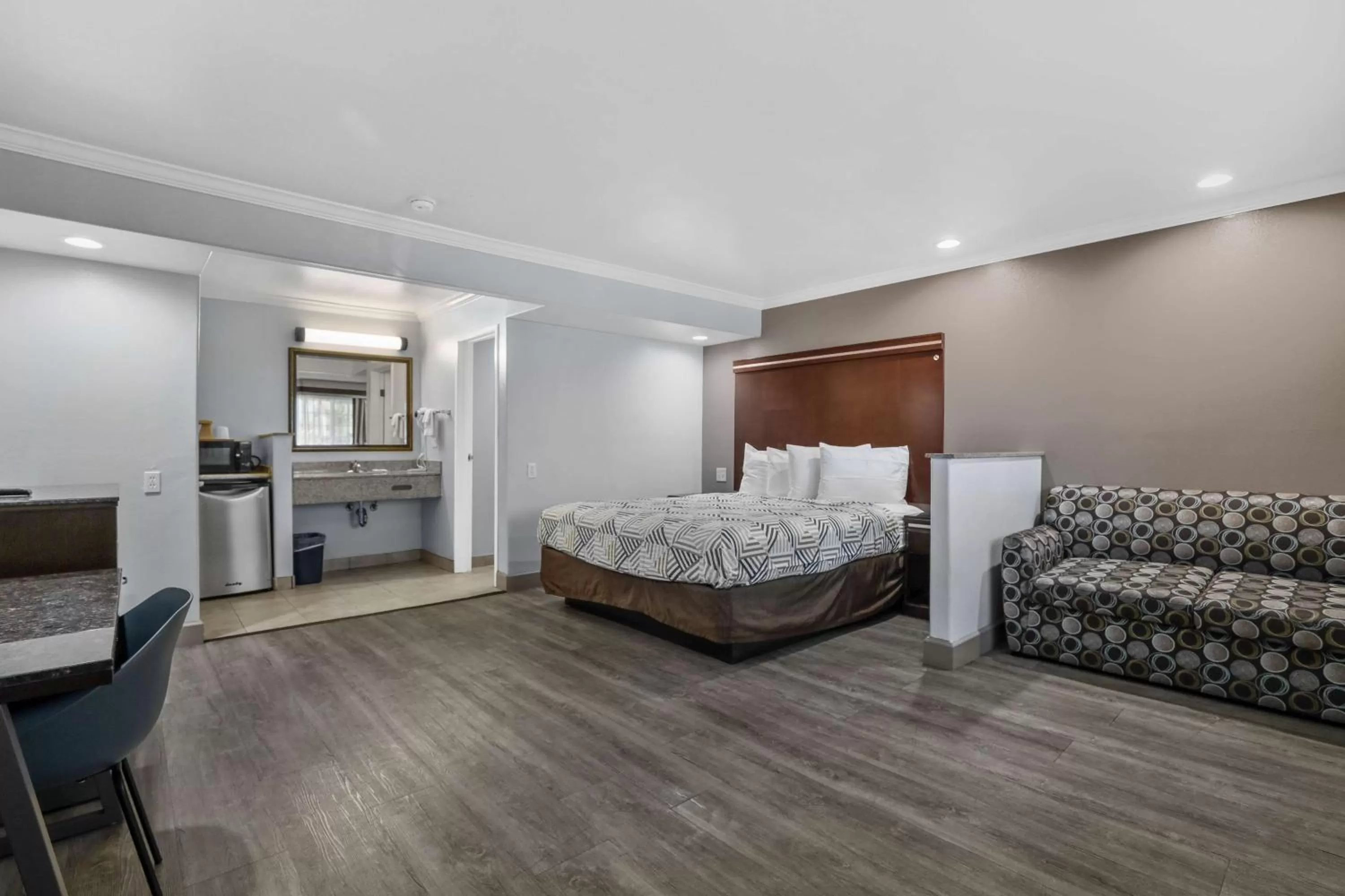 Bedroom, Bed in Motel 6 Carlsbad, Ca- North