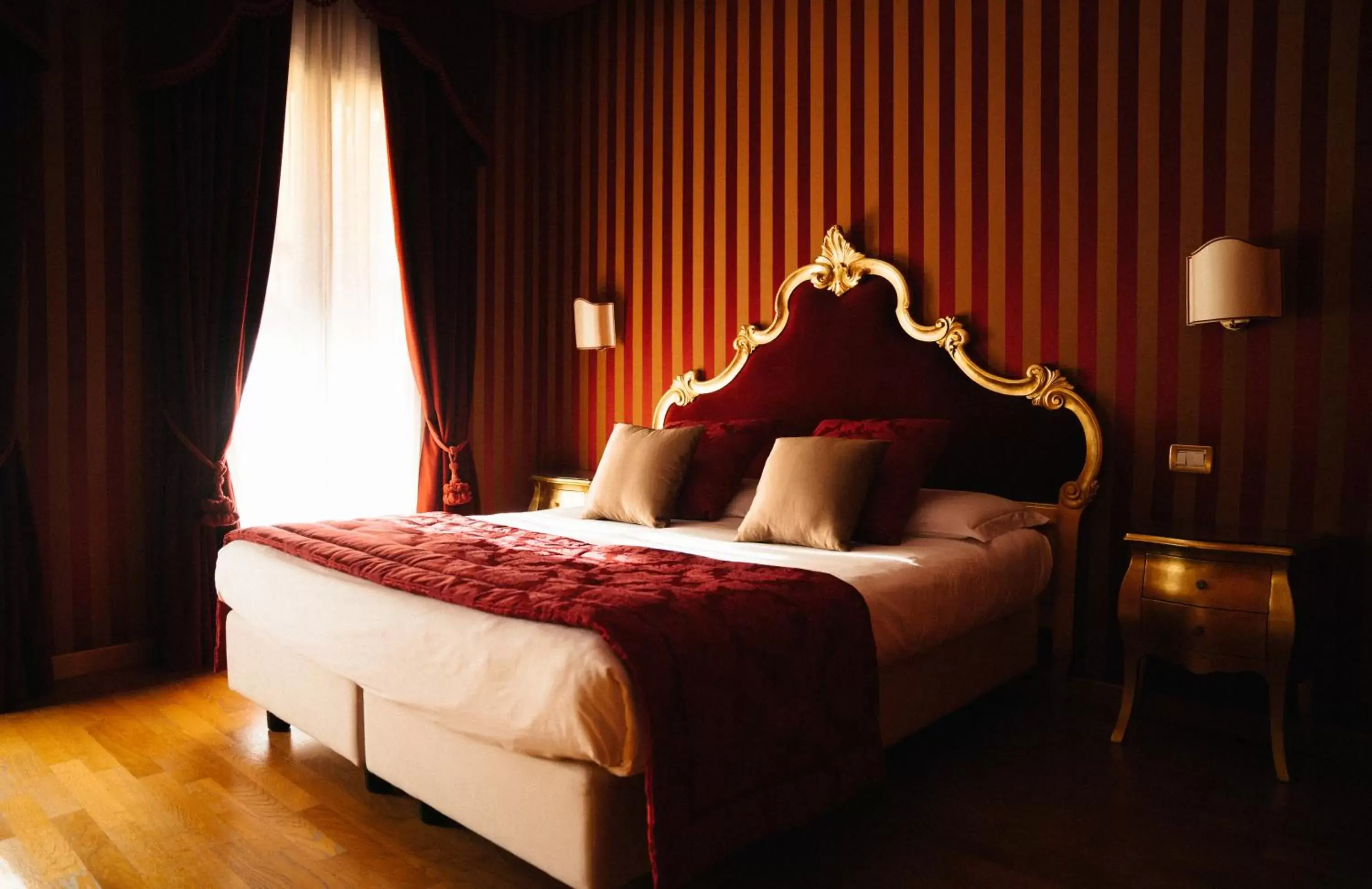 Bed in Murano Palace