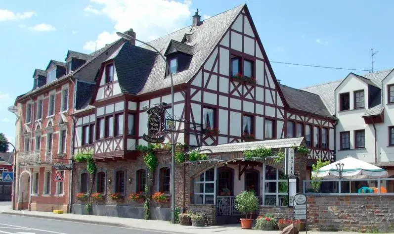 Facade/entrance, Property Building in Hotel Gülser Weinstube