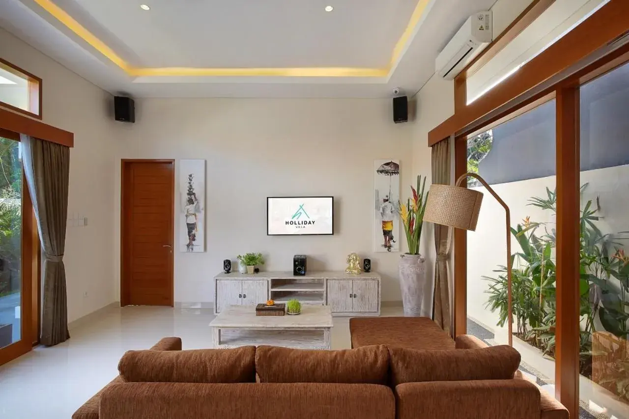 Living room, Seating Area in Holl Villa by Wildflower Group