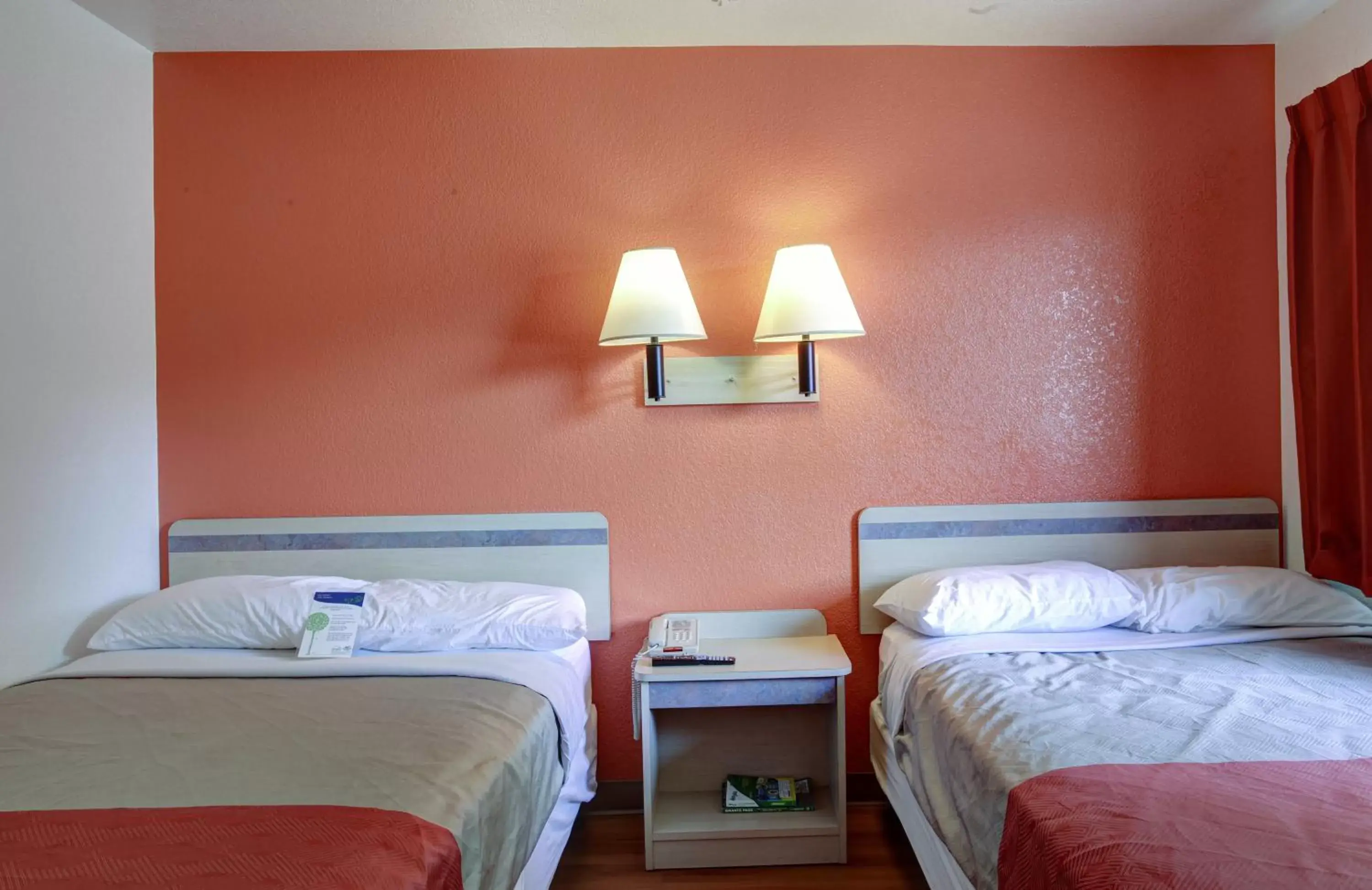 Bedroom, Bed in Motel 6-Grants Pass, OR Bedroom, Bed in Motel 6-Grants Pass, OR