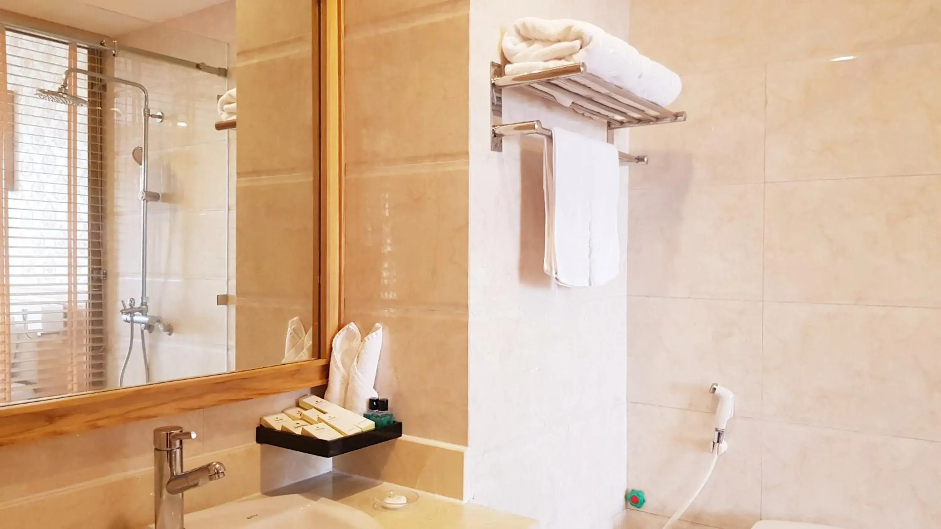 Deluxe Double Room in Palm Hotel Thanh Hoa Deluxe Double Room in Palm Hotel Thanh Hoa