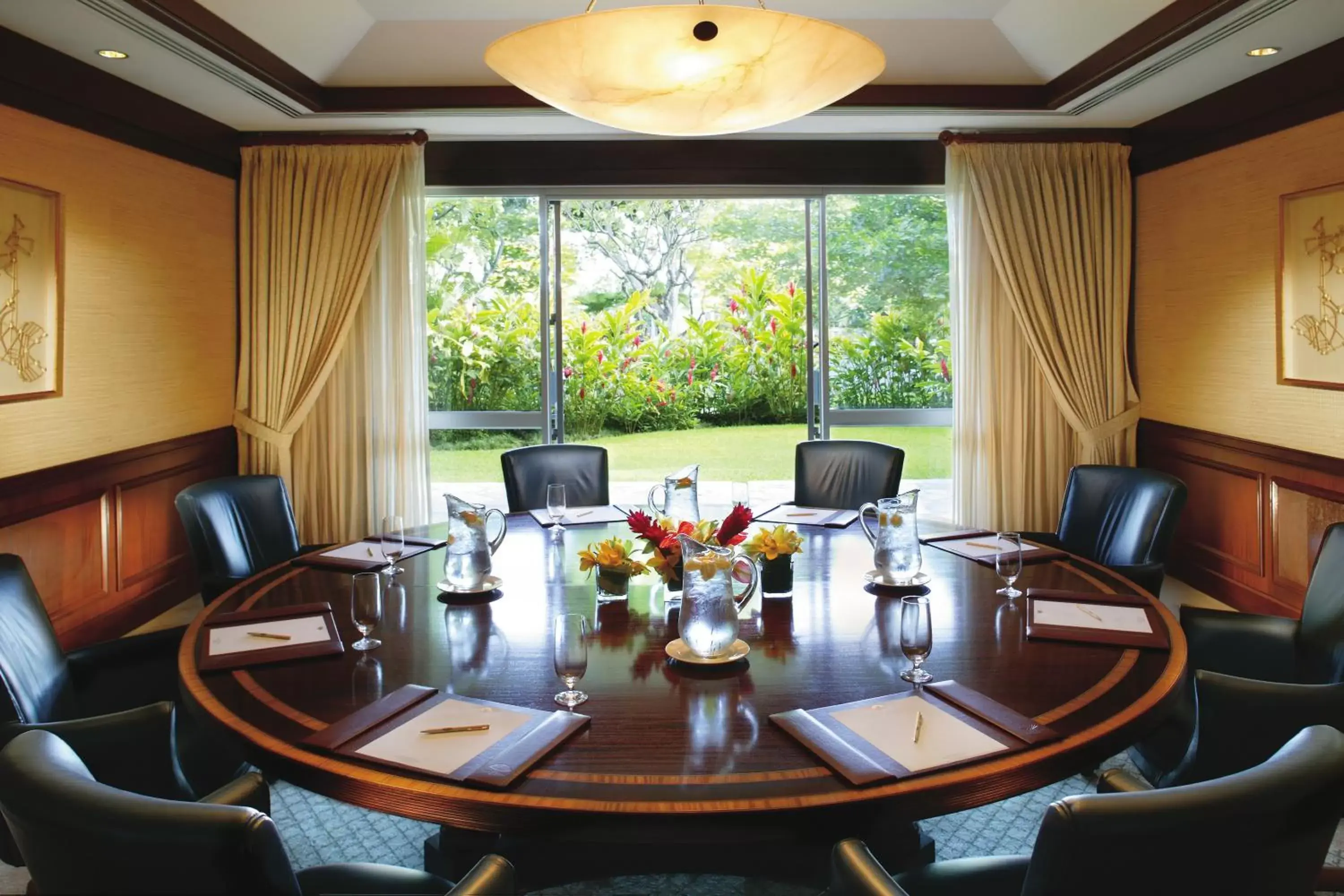 Business facilities in The Kahala Hotel and Resort