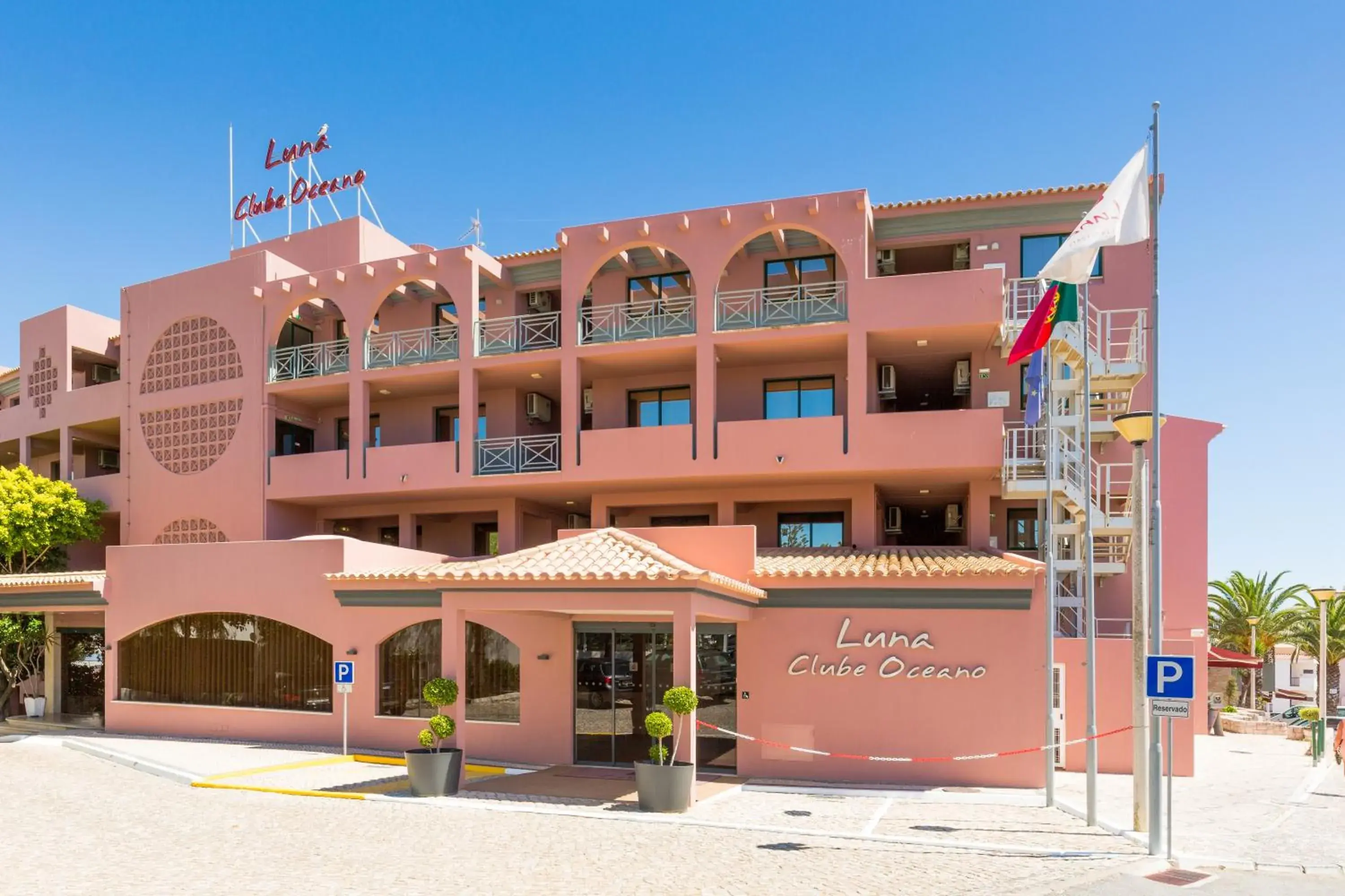 Facade/entrance in Luna Clube Oceano Facade/entrance in Luna Clube Oceano