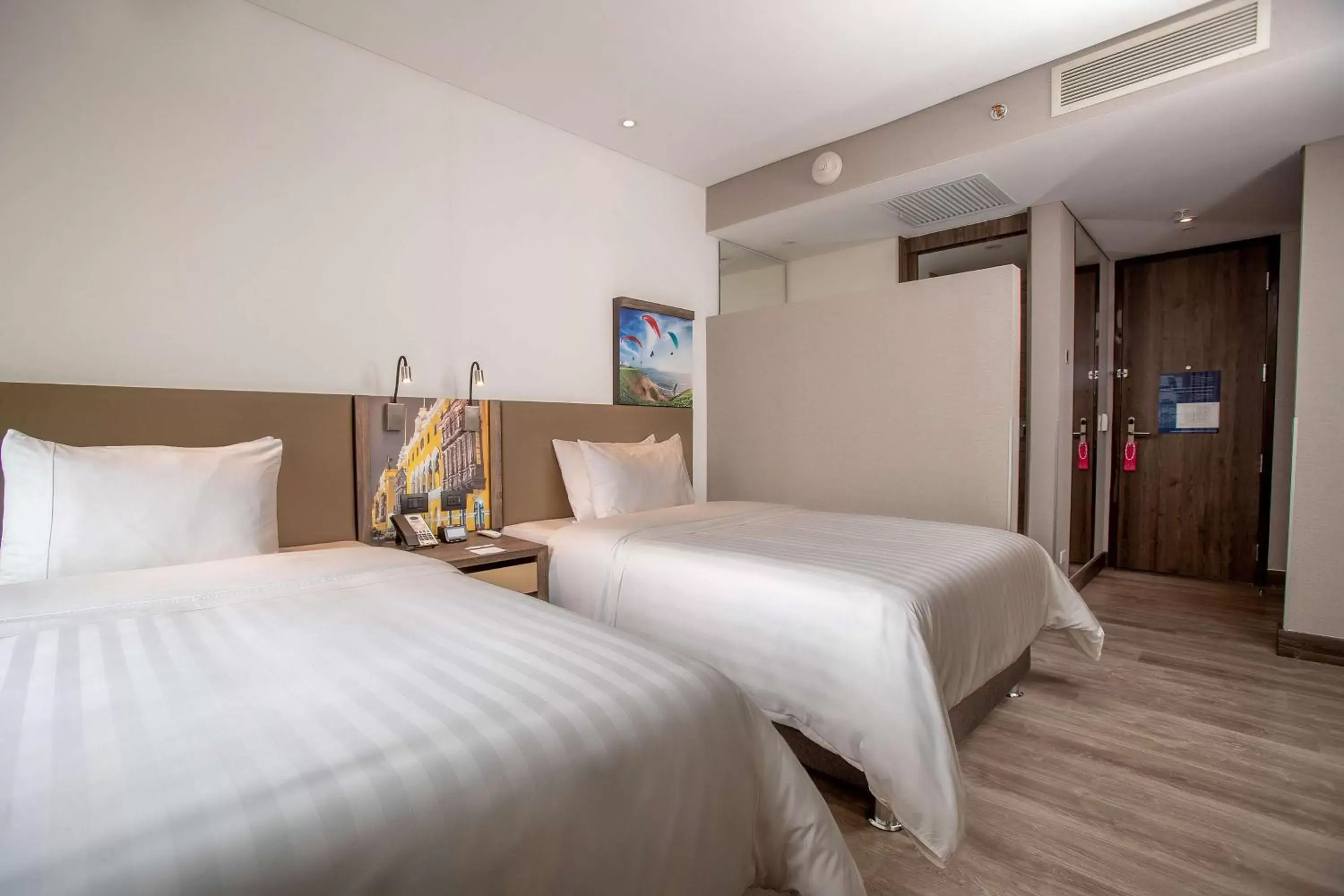 Photo of the whole room, Bed in Hampton By Hilton Valledupar