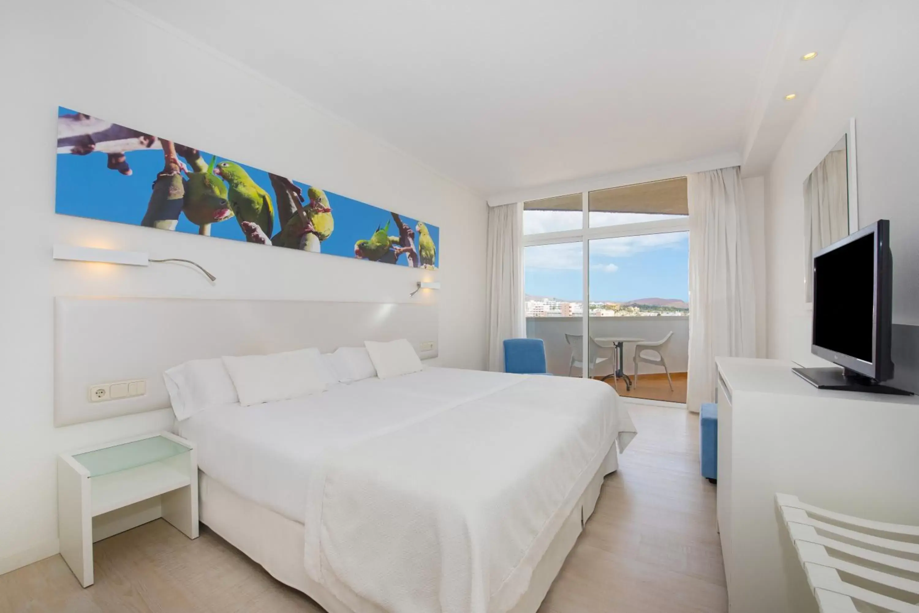 Twin Room with Side Sea View in Iberostar Bouganville Playa