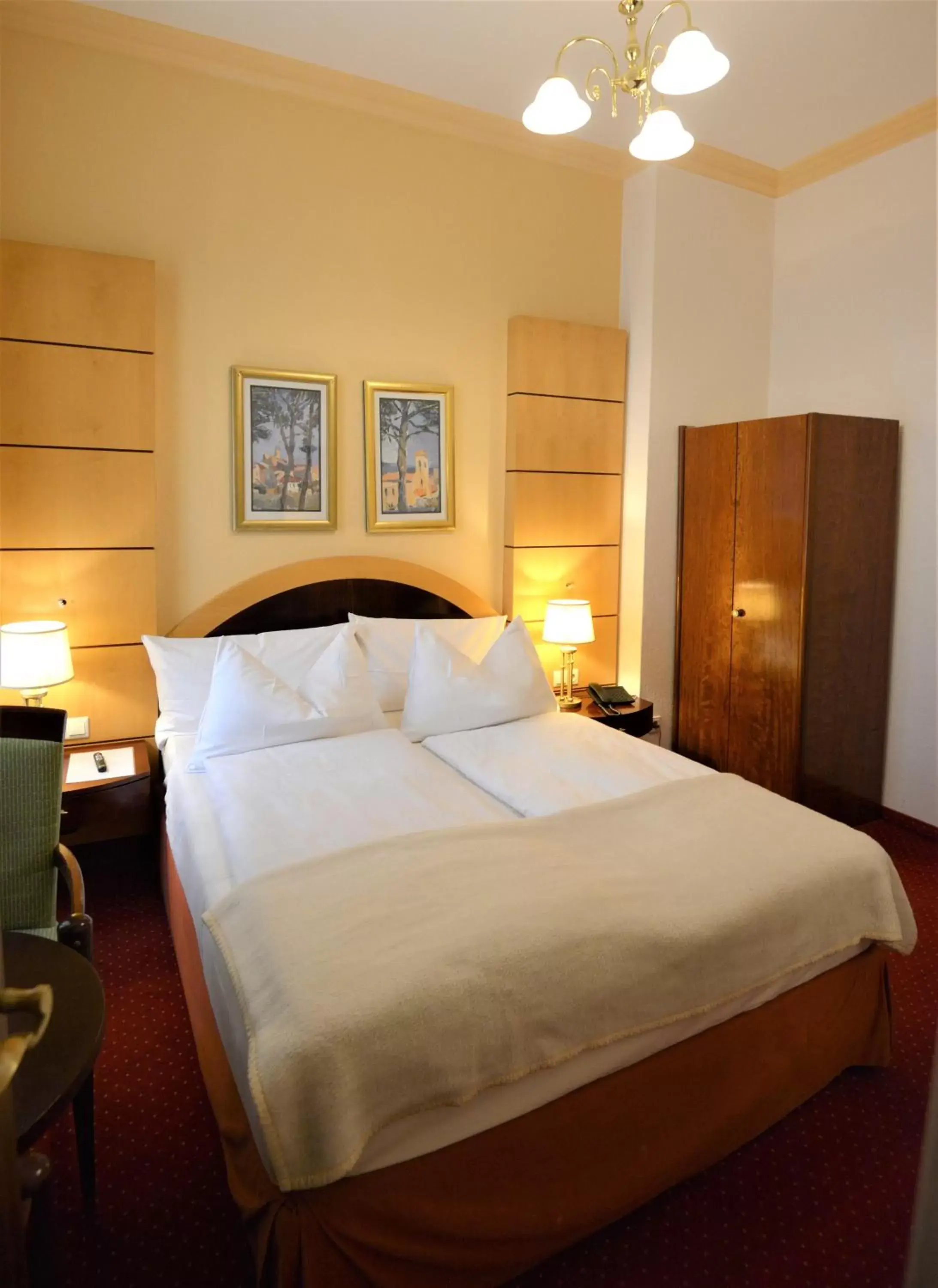 Bed in Hotel am Kochbrunnen