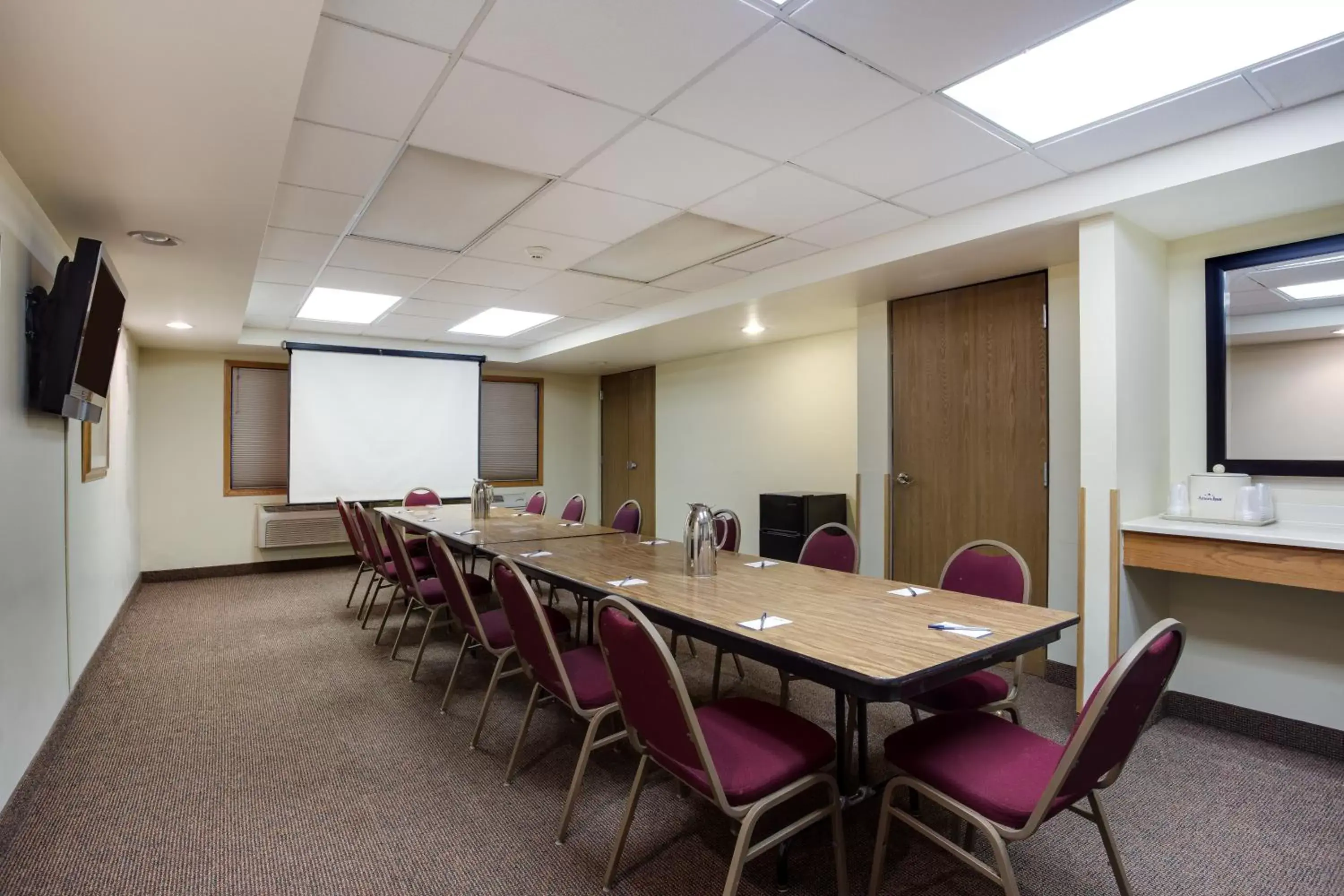 Meeting/conference room in AmericInn by Wyndham Tomah