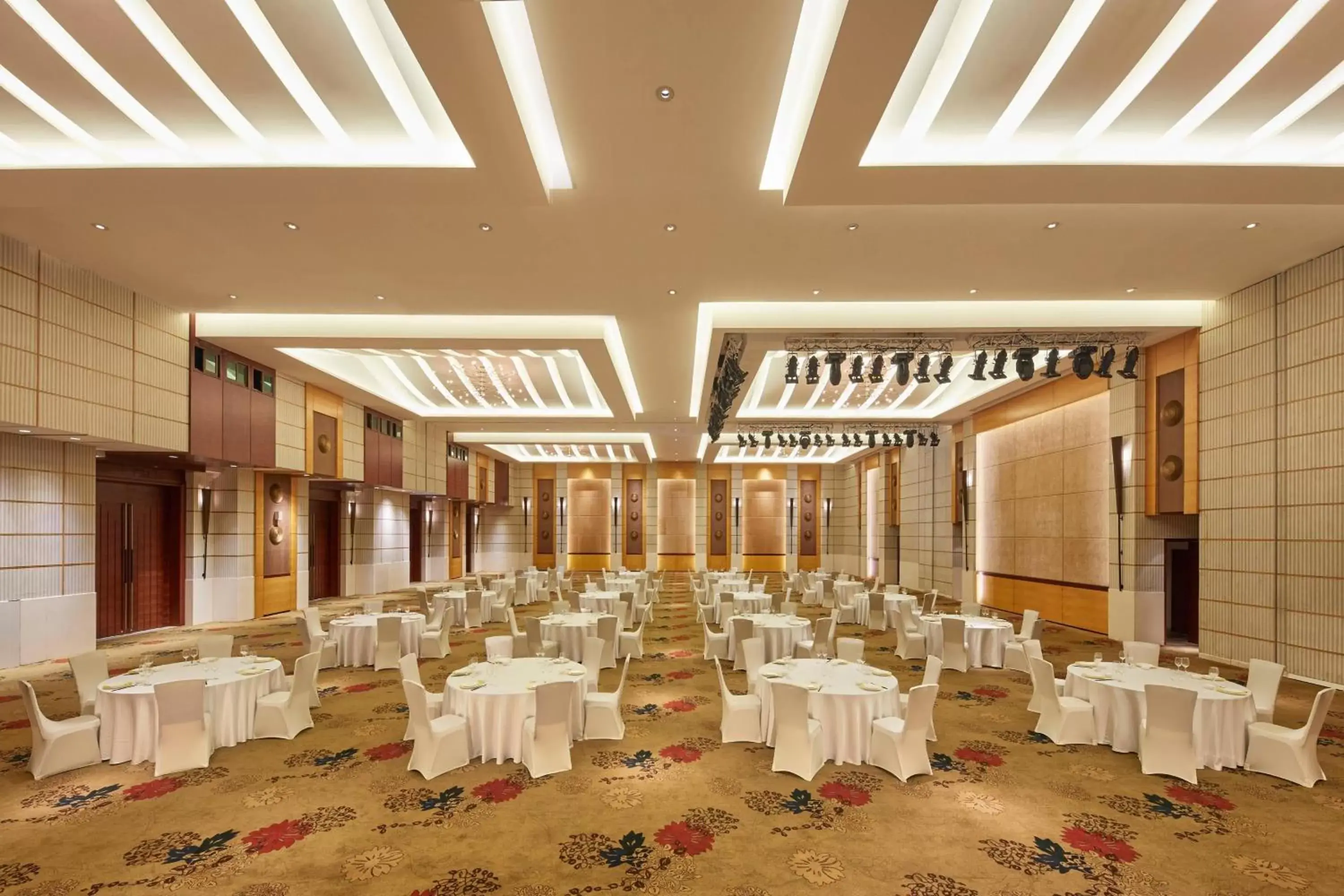 Meeting/conference room, Restaurant/Places to Eat in Four Points by Sheraton Shenzhou Peninsula Resort