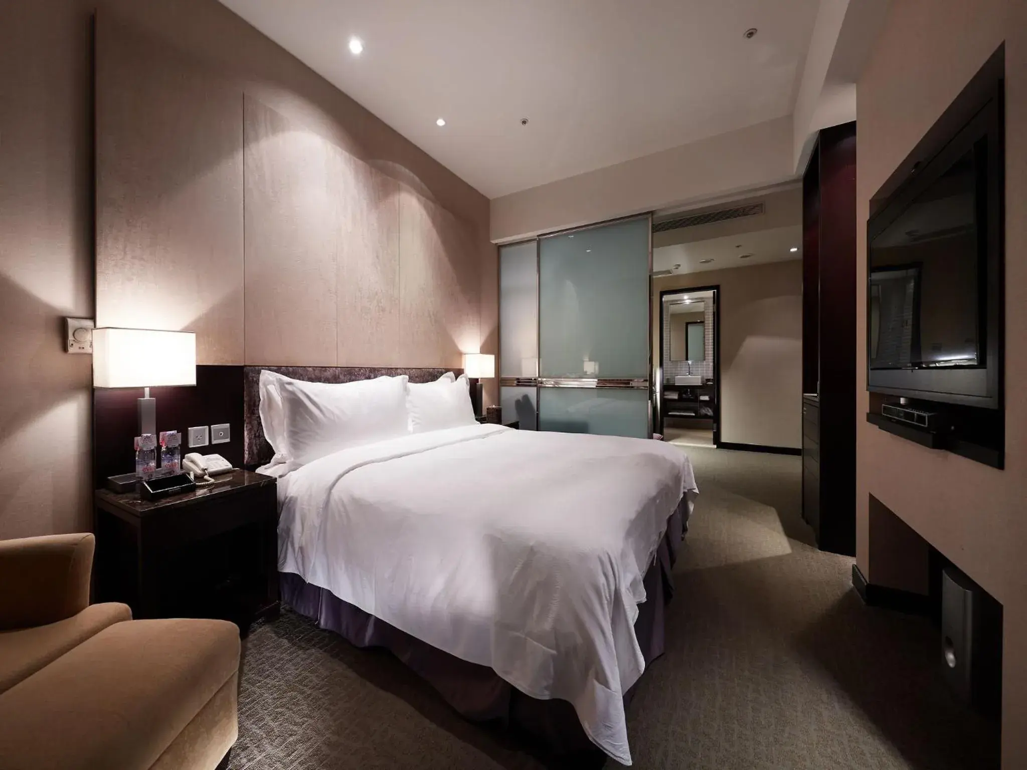 Photo of the whole room, Bed in Tango Hotel Taipei Xinyi