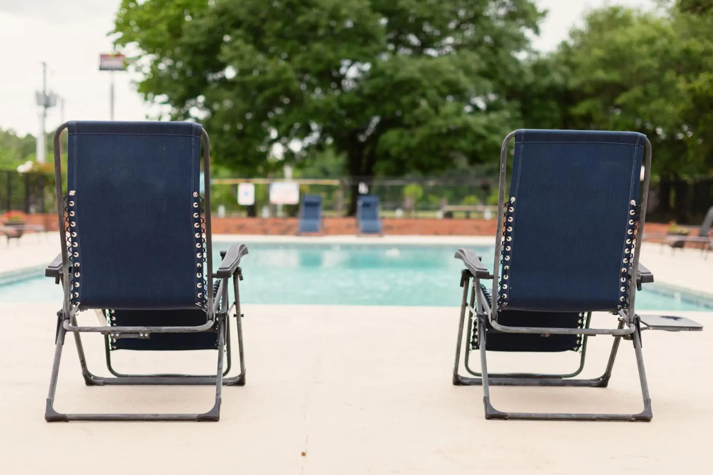 Swimming pool in Calloway Inn and Suites