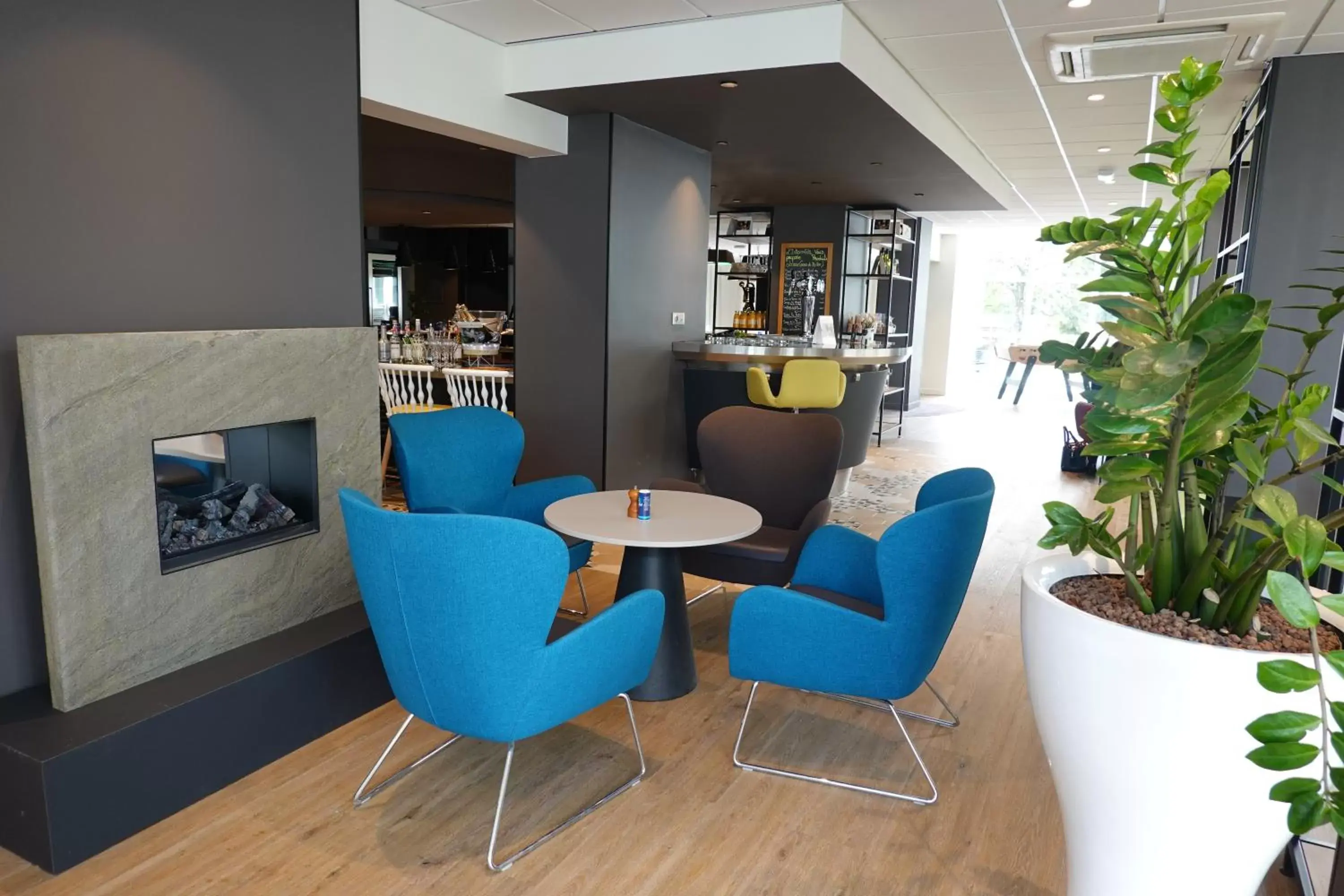 Lobby or reception, Lounge/Bar in Novotel Evry Courcouronnes