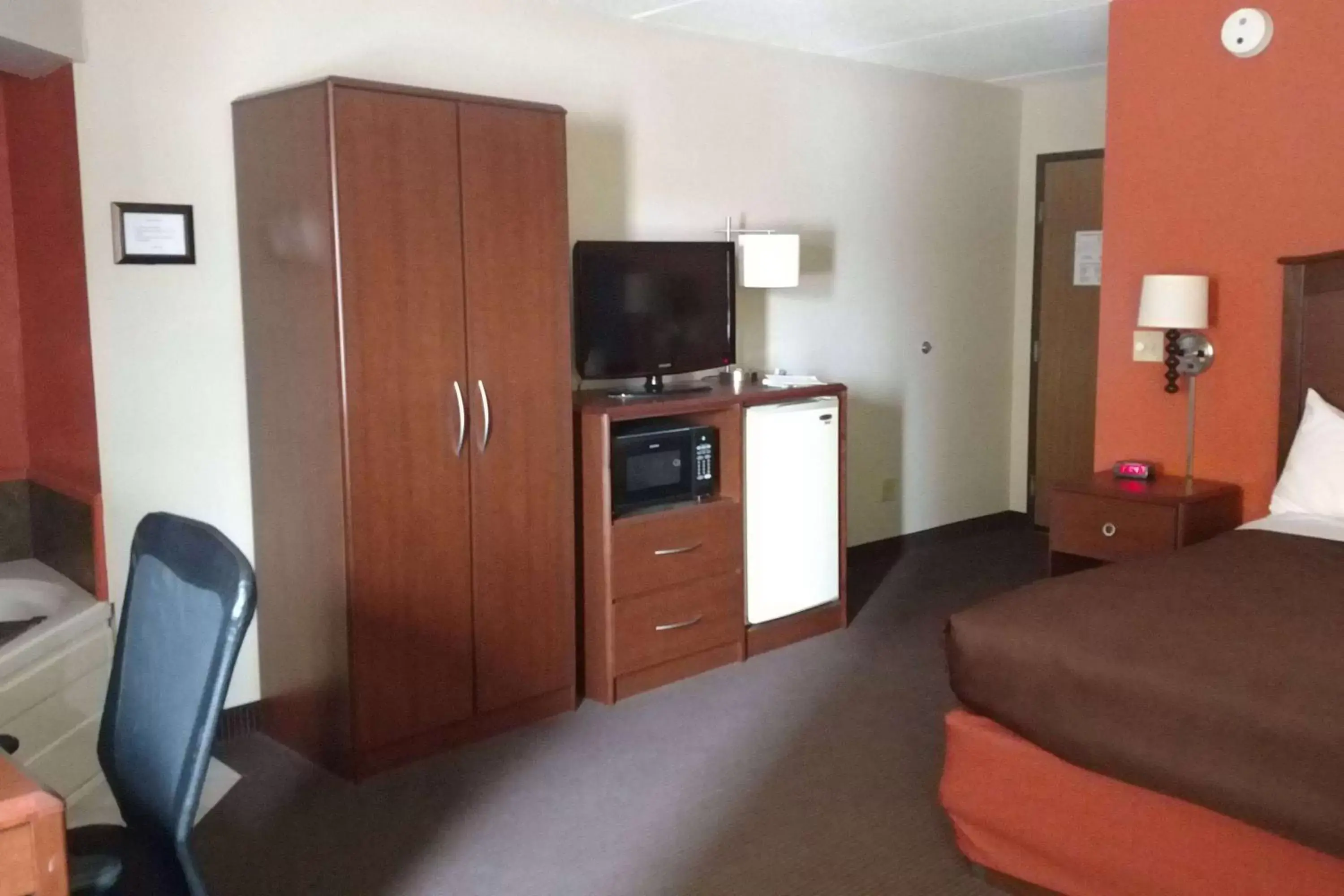 Photo of the whole room, TV/Entertainment Center in AmericInn by Wyndham Iron River