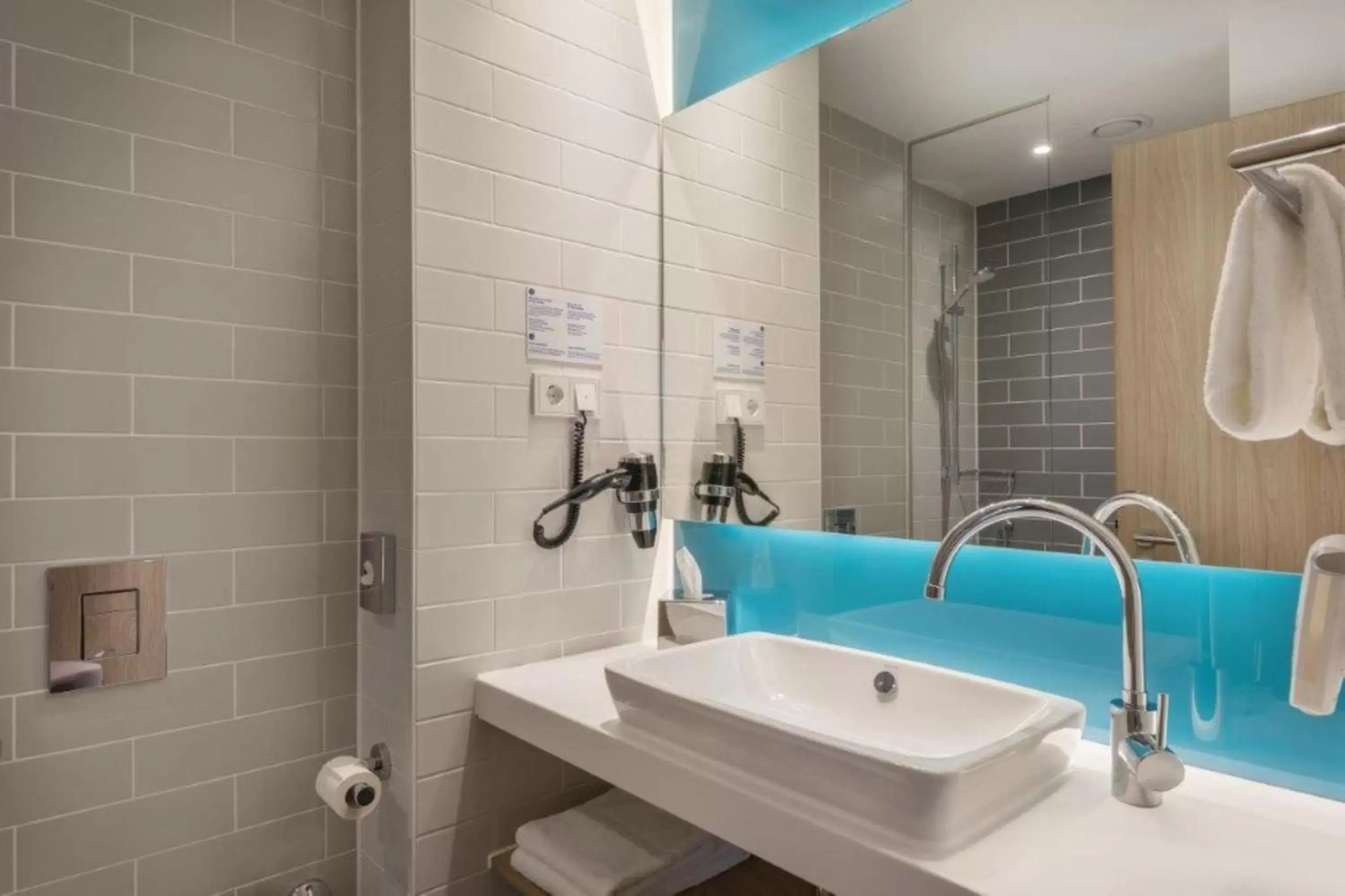 Photo of the whole room, Bathroom in Holiday Inn Express - Sindelfingen, an IHG Hotel