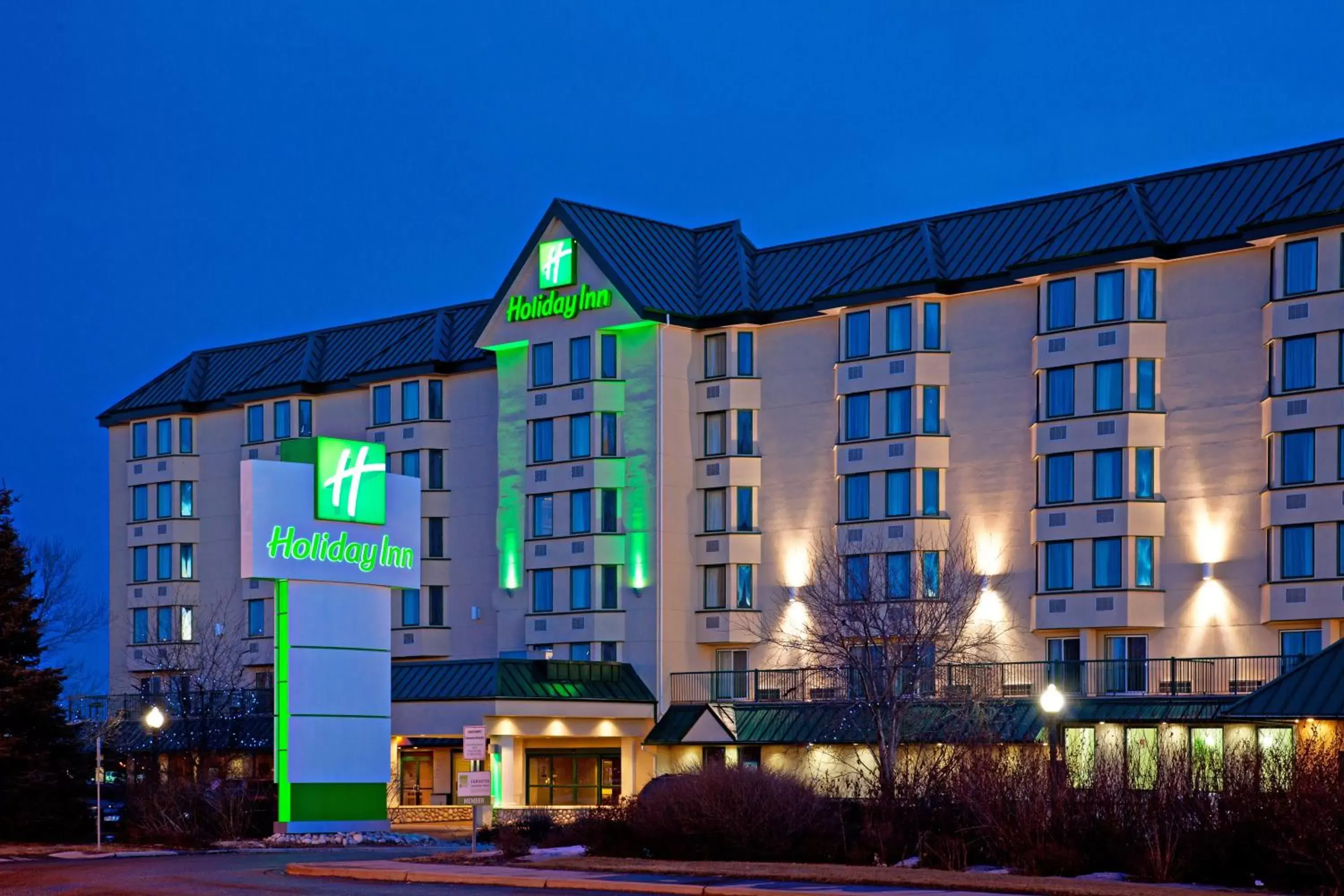 Property Building in Holiday Inn Conference Centre Edmonton South, an IHG Hotel
