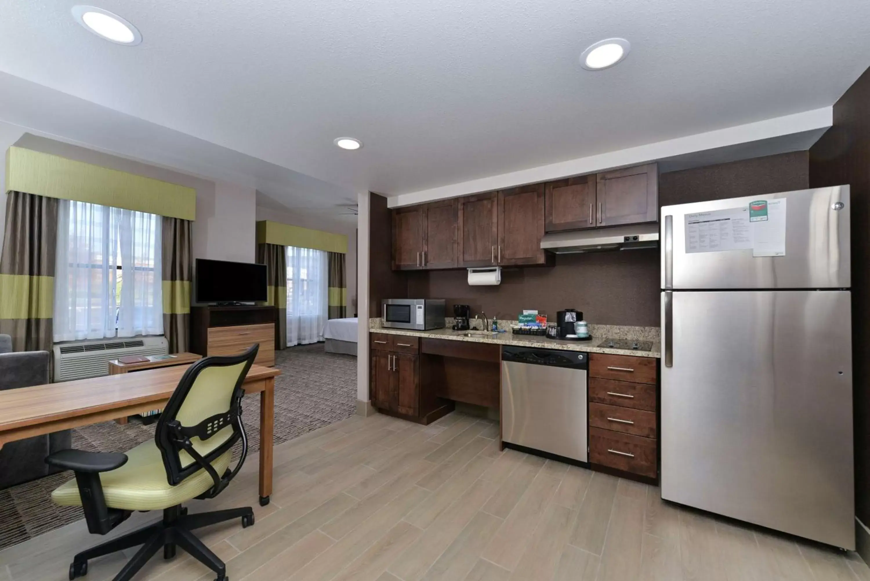 Bedroom, Kitchen/Kitchenette in Homewood Suites by Hilton Cincinnati/Mason