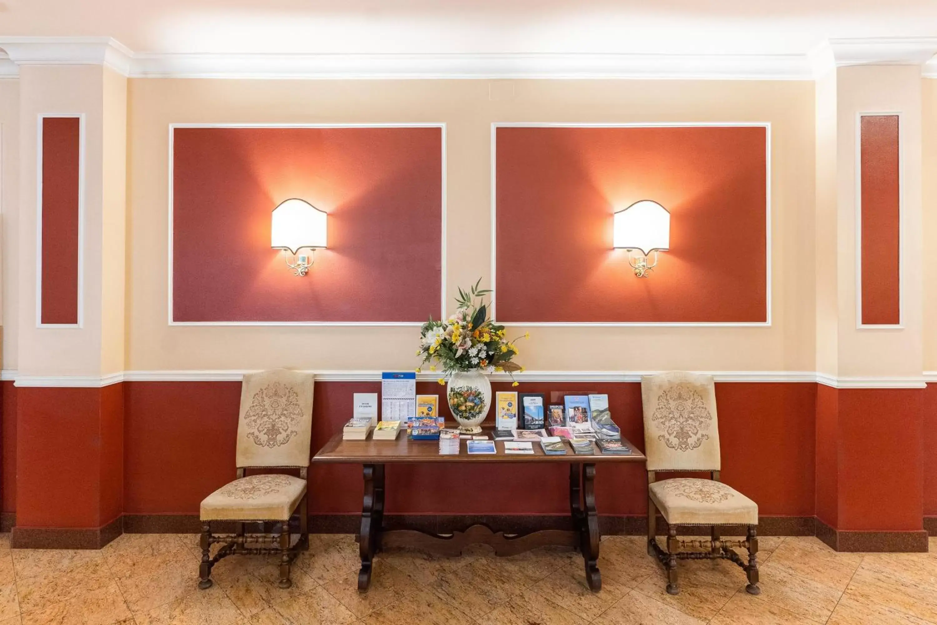 Lobby or reception, Dining Area in Hotel Garda