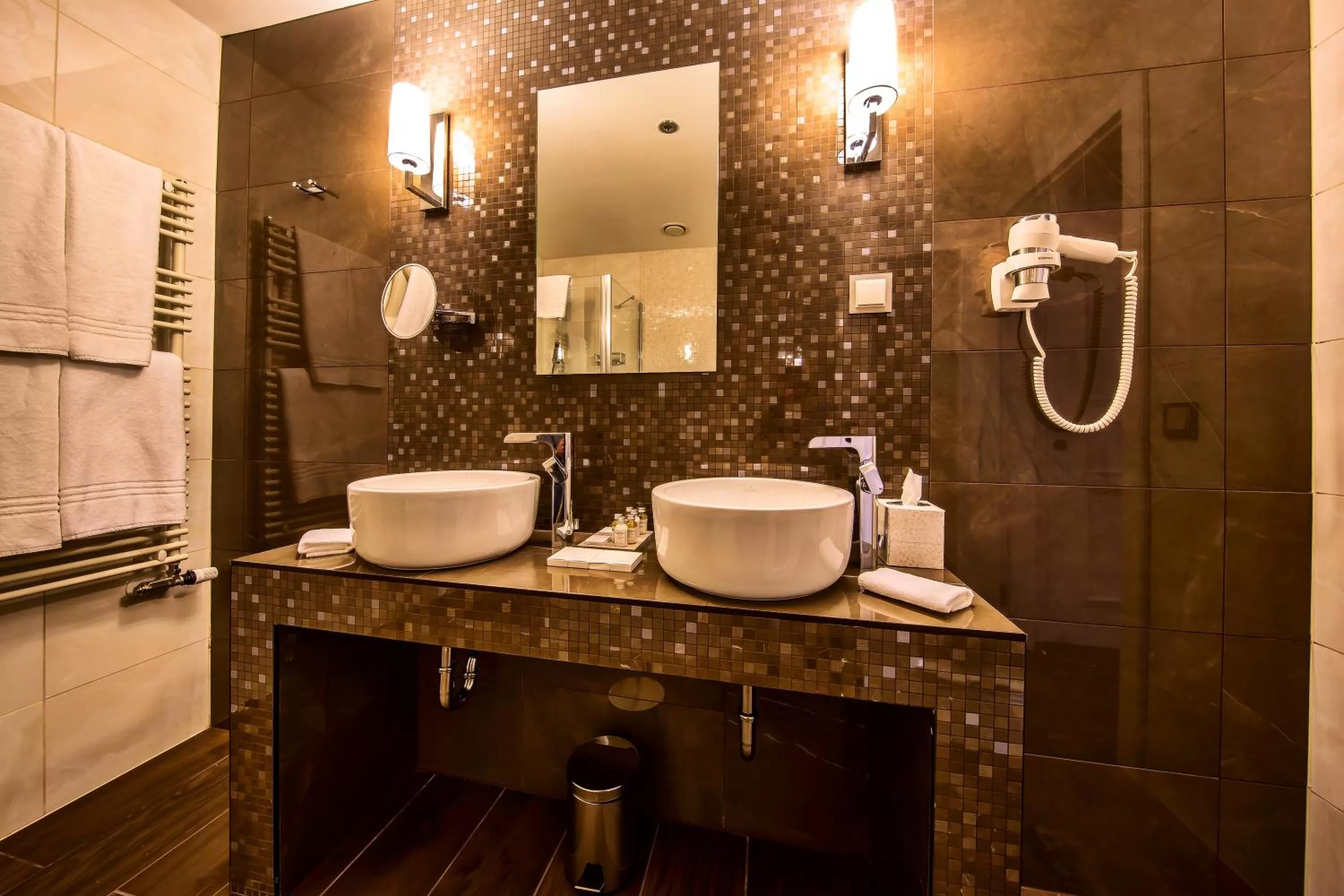 Shower in Prestige Hotel Budapest