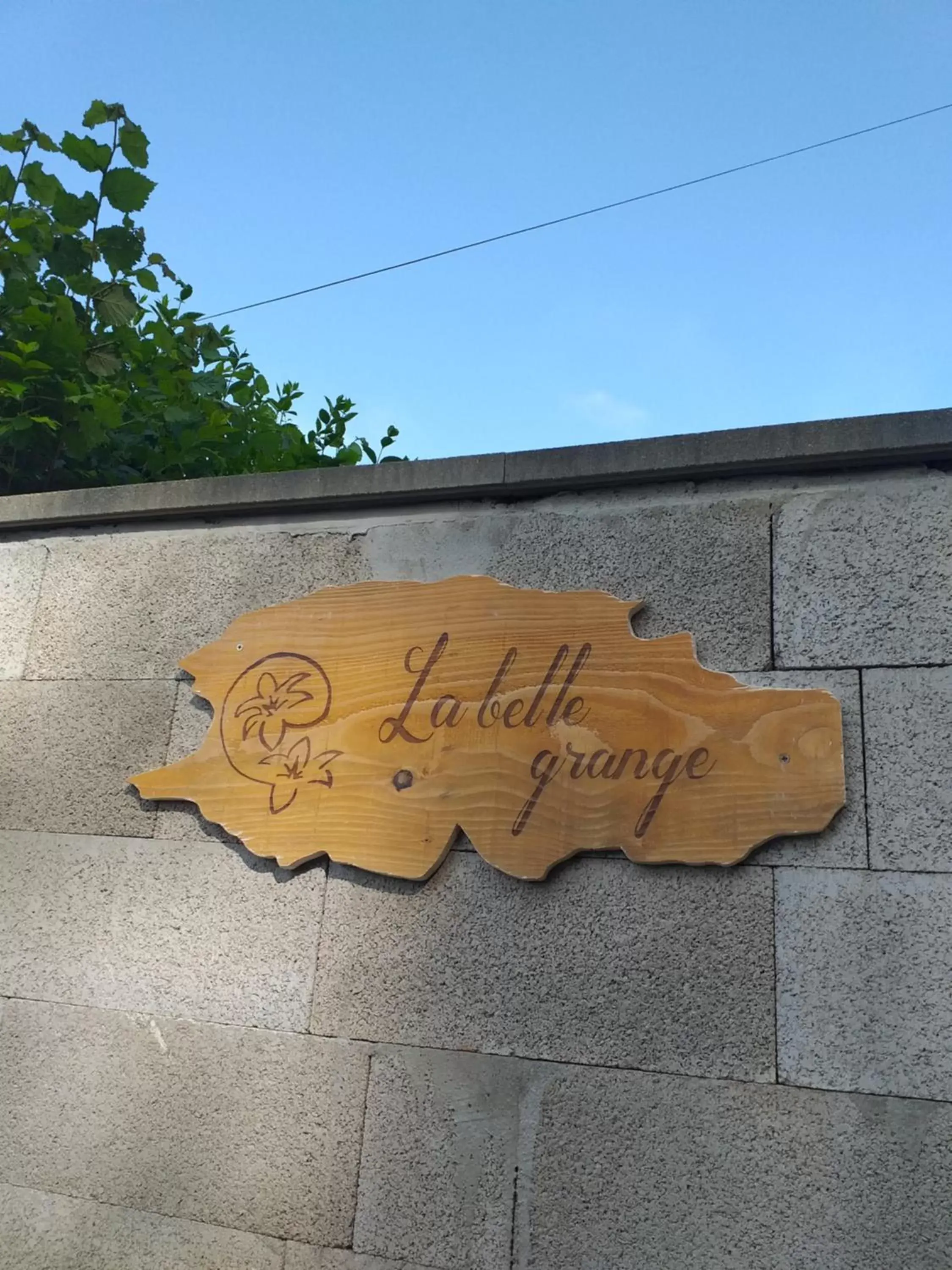 Property Logo/Sign in La belle grange