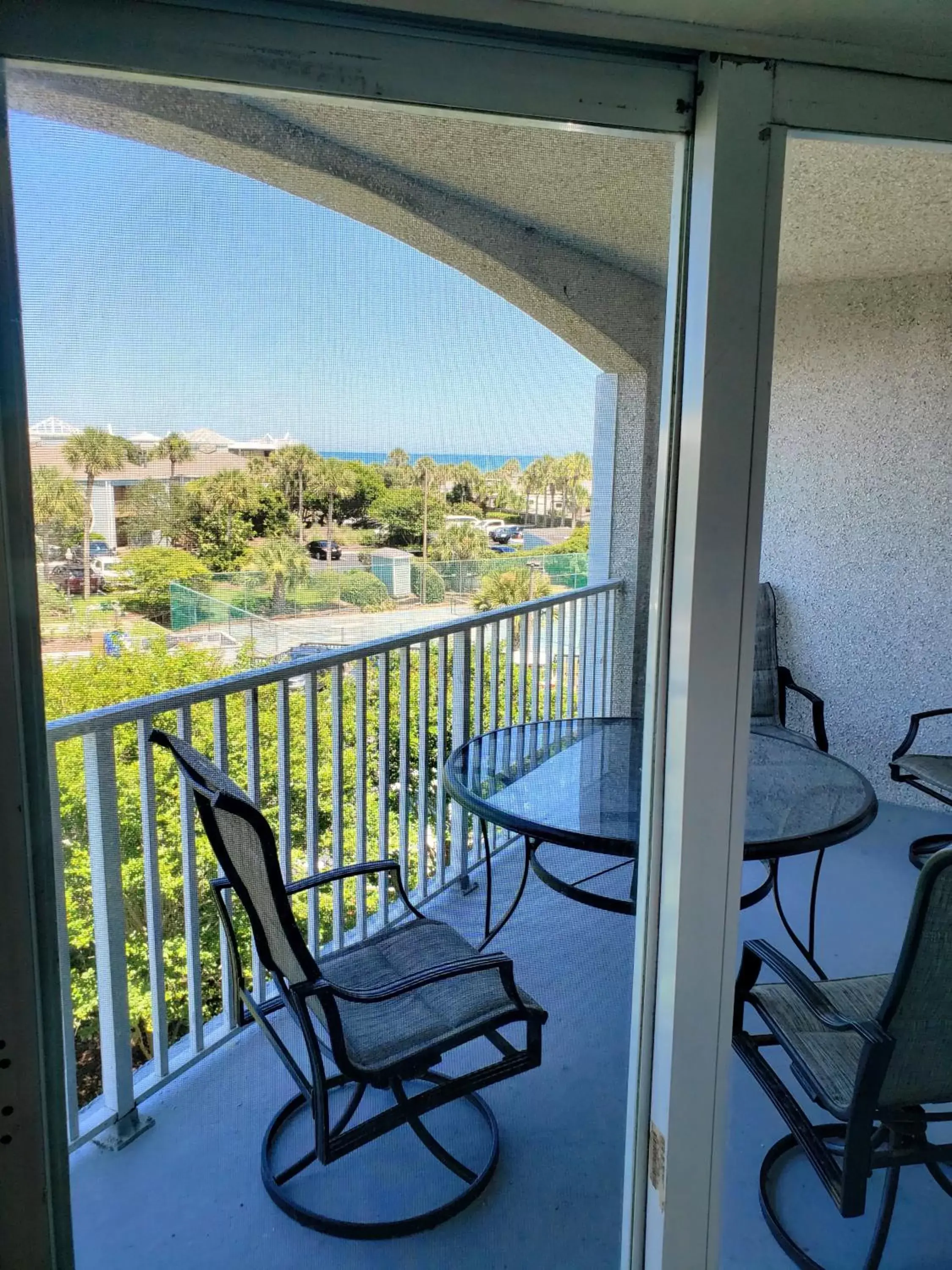 Balcony/Terrace in Hibiscus Oceanfront Resort