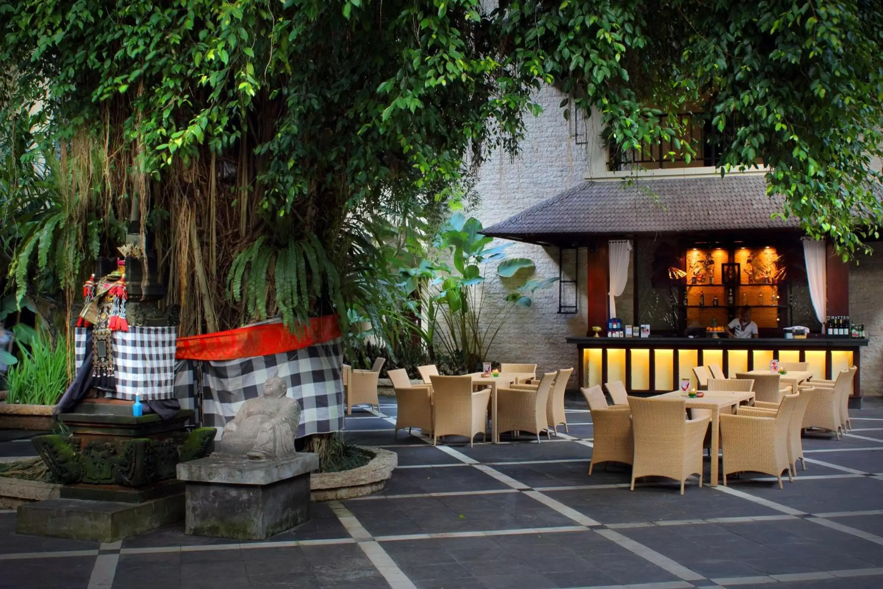 Lounge or bar, Restaurant/Places to Eat in Best Western Resort Kuta
