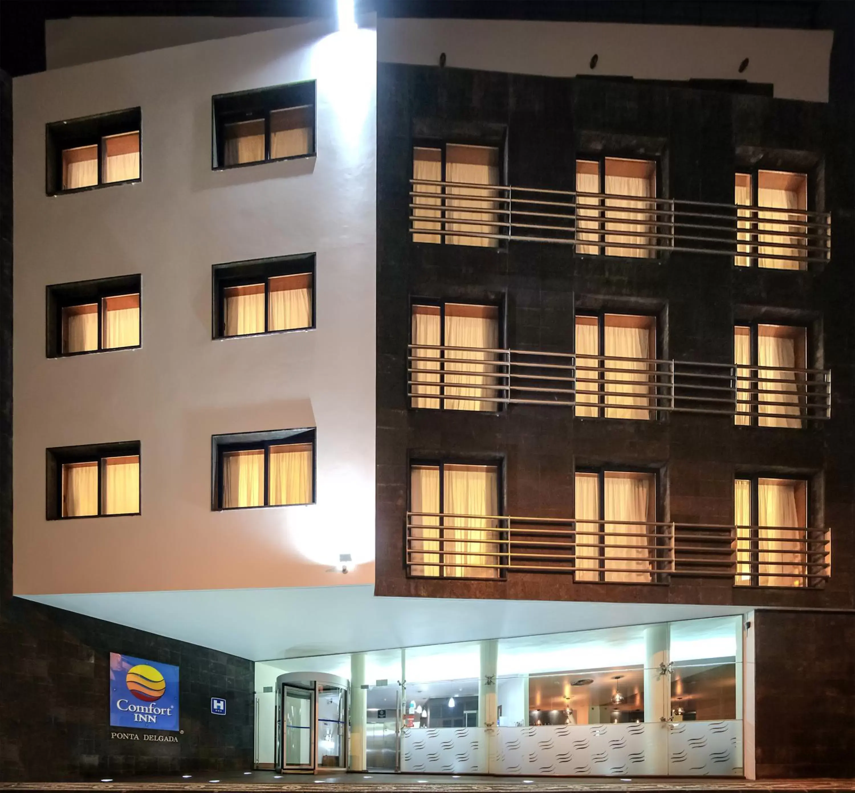 Facade/entrance, Property Building in Hotel Comfort Inn Ponta Delgada