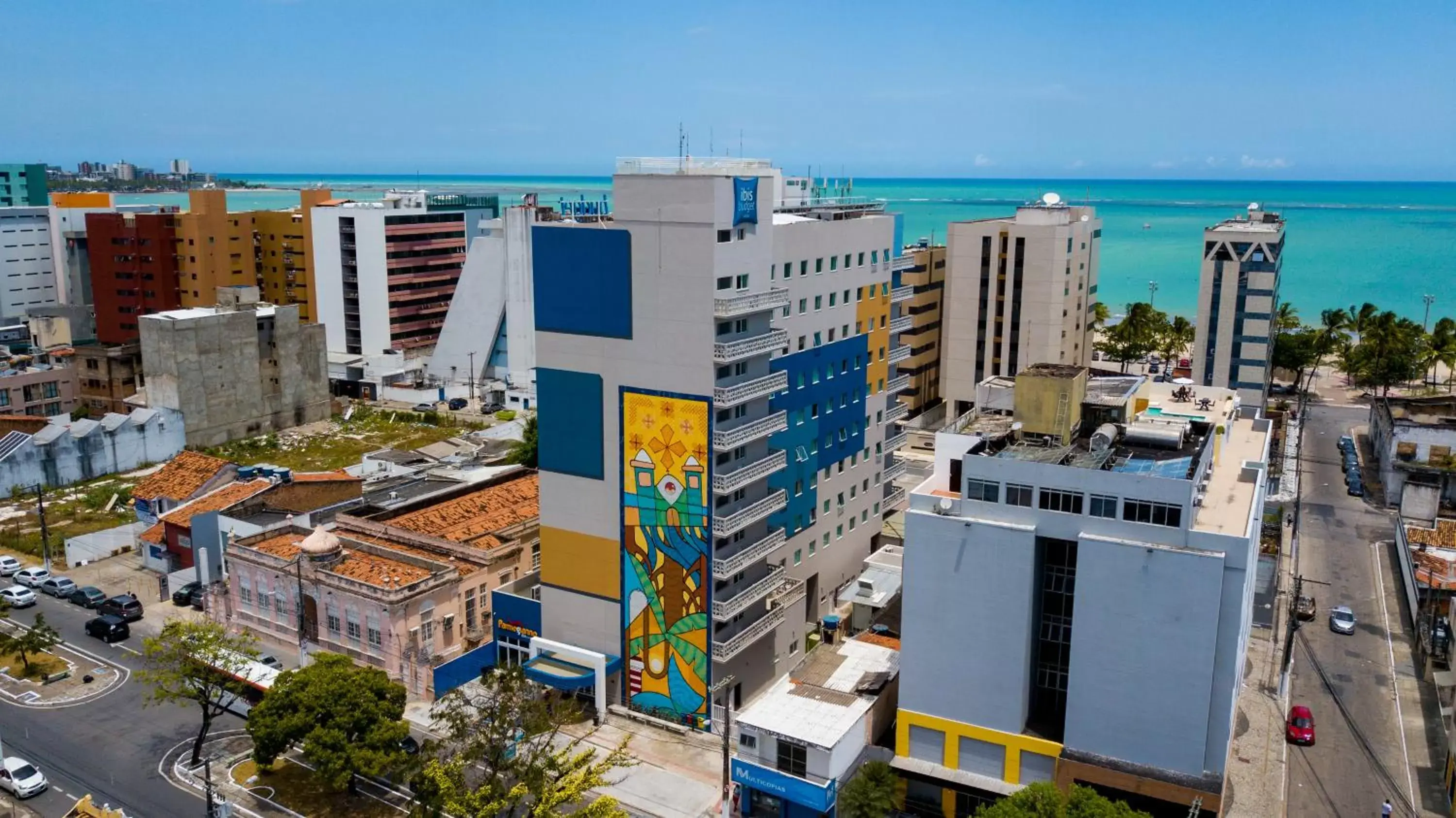 Facade/entrance, Bird's-eye View in ibis budget Maceió Pajuçara