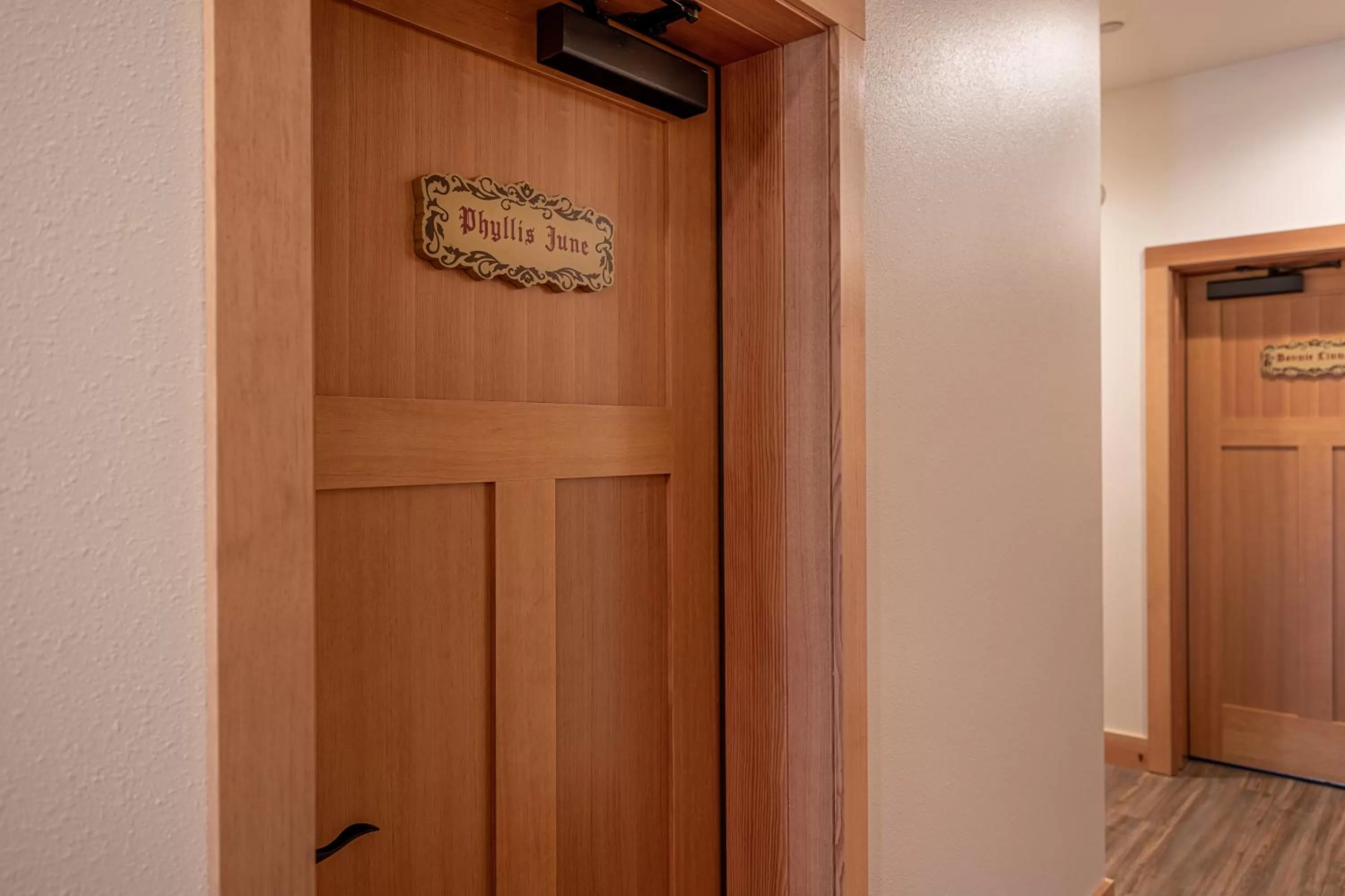 Logo/Certificate/Sign in Alpen Dorf Pension