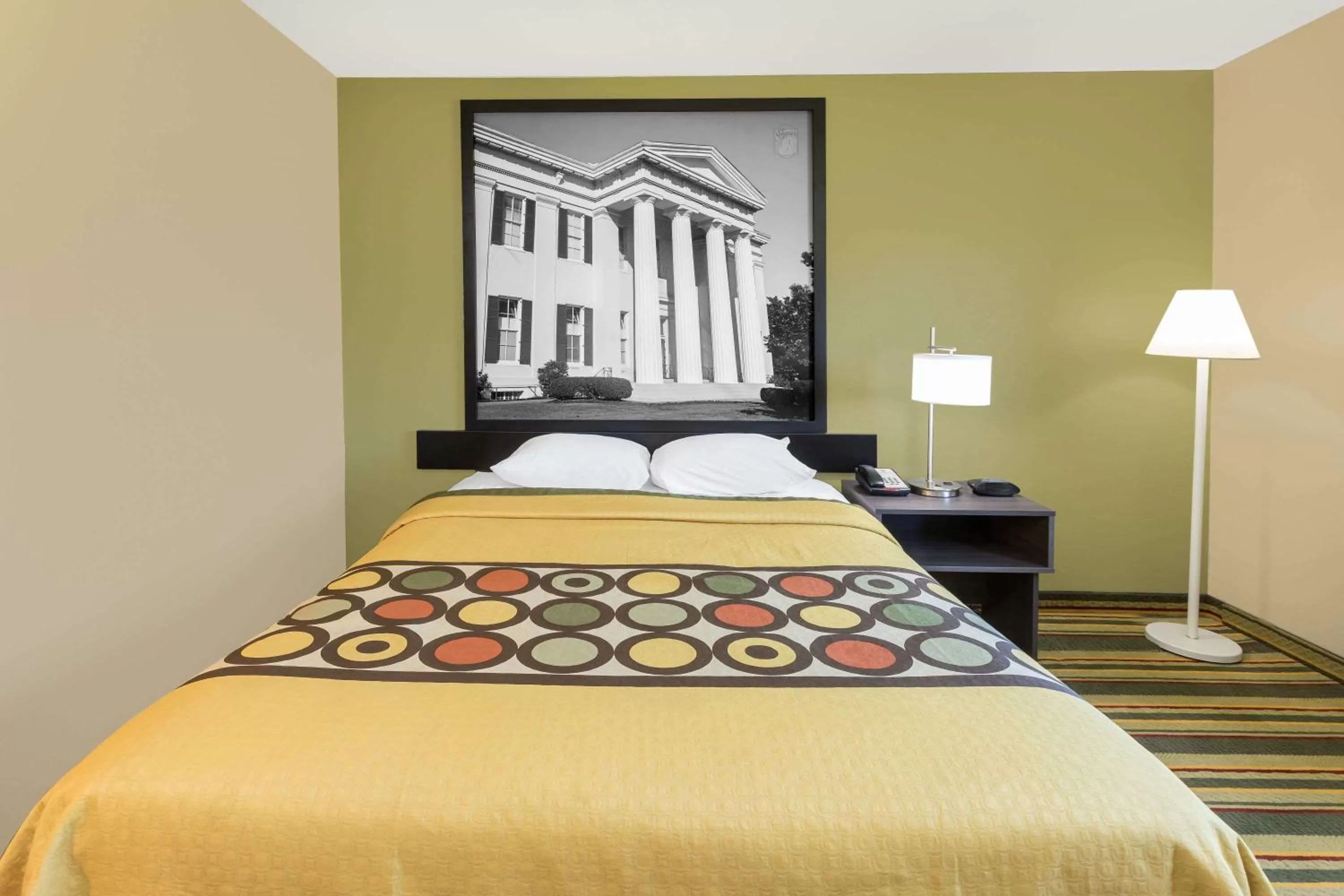 Photo of the whole room, Bed in Super 8 by Wyndham Vicksburg