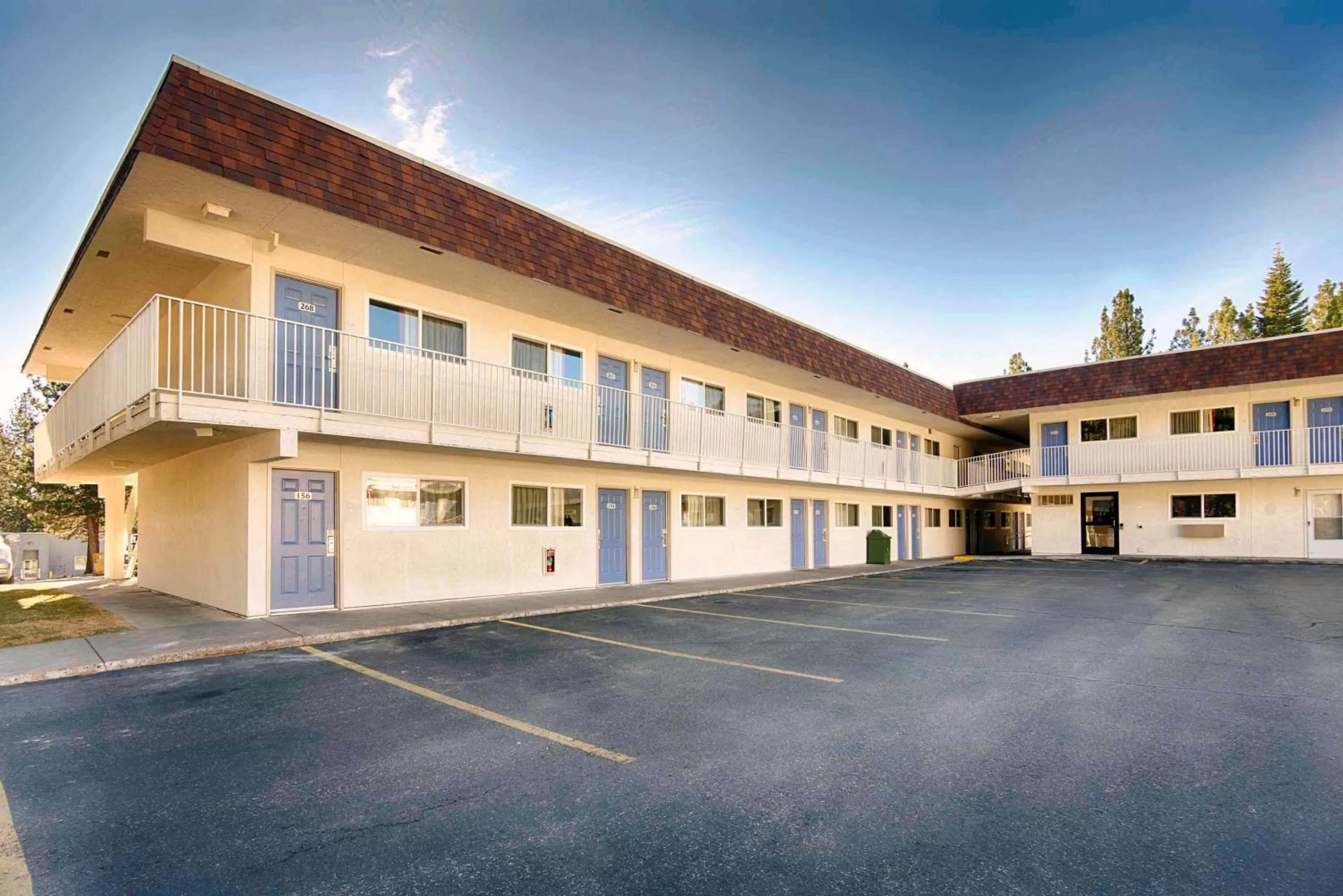 Property building in Motel 6-Mammoth Lakes, CA