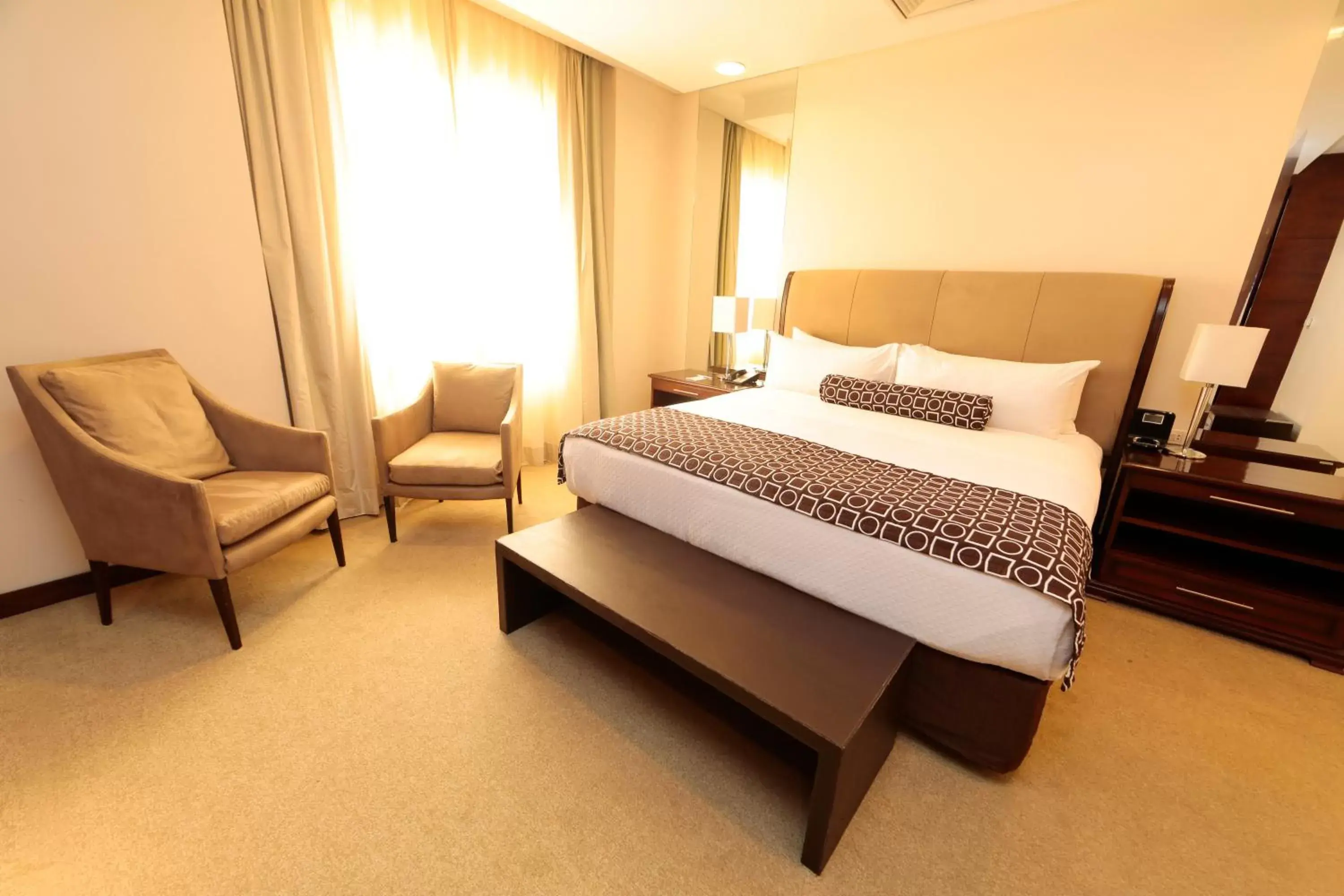 Photo of the whole room, Bed in Crowne Plaza Asunción, an IHG Hotel