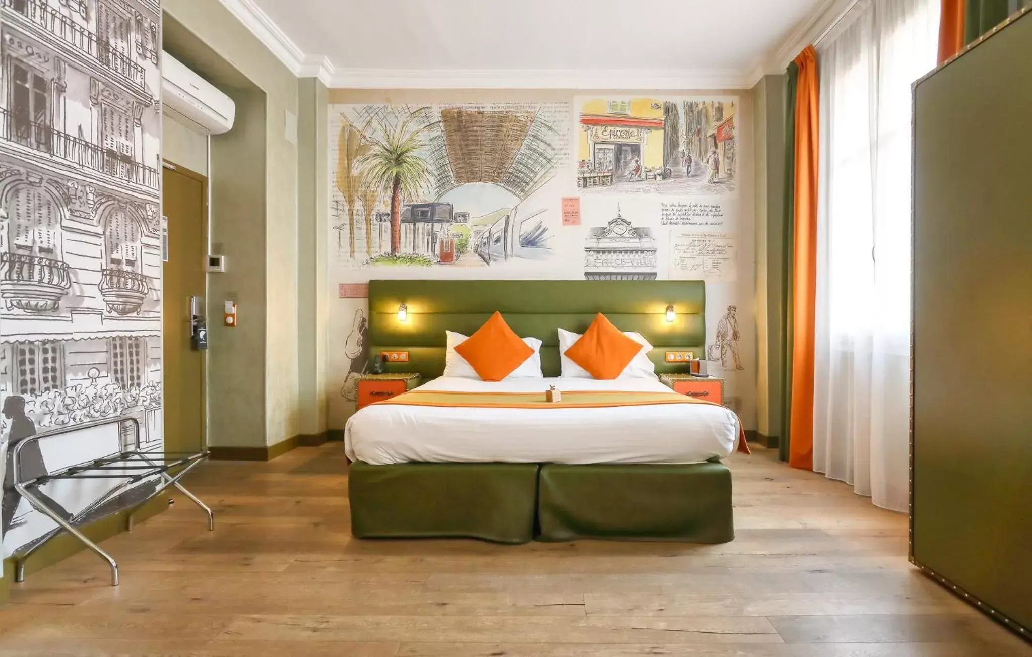 Photo of the whole room, Bed in Nice Excelsior Centre ville by HappyCulture Photo of the whole room, Bed in Nice Excelsior Centre ville by HappyCulture