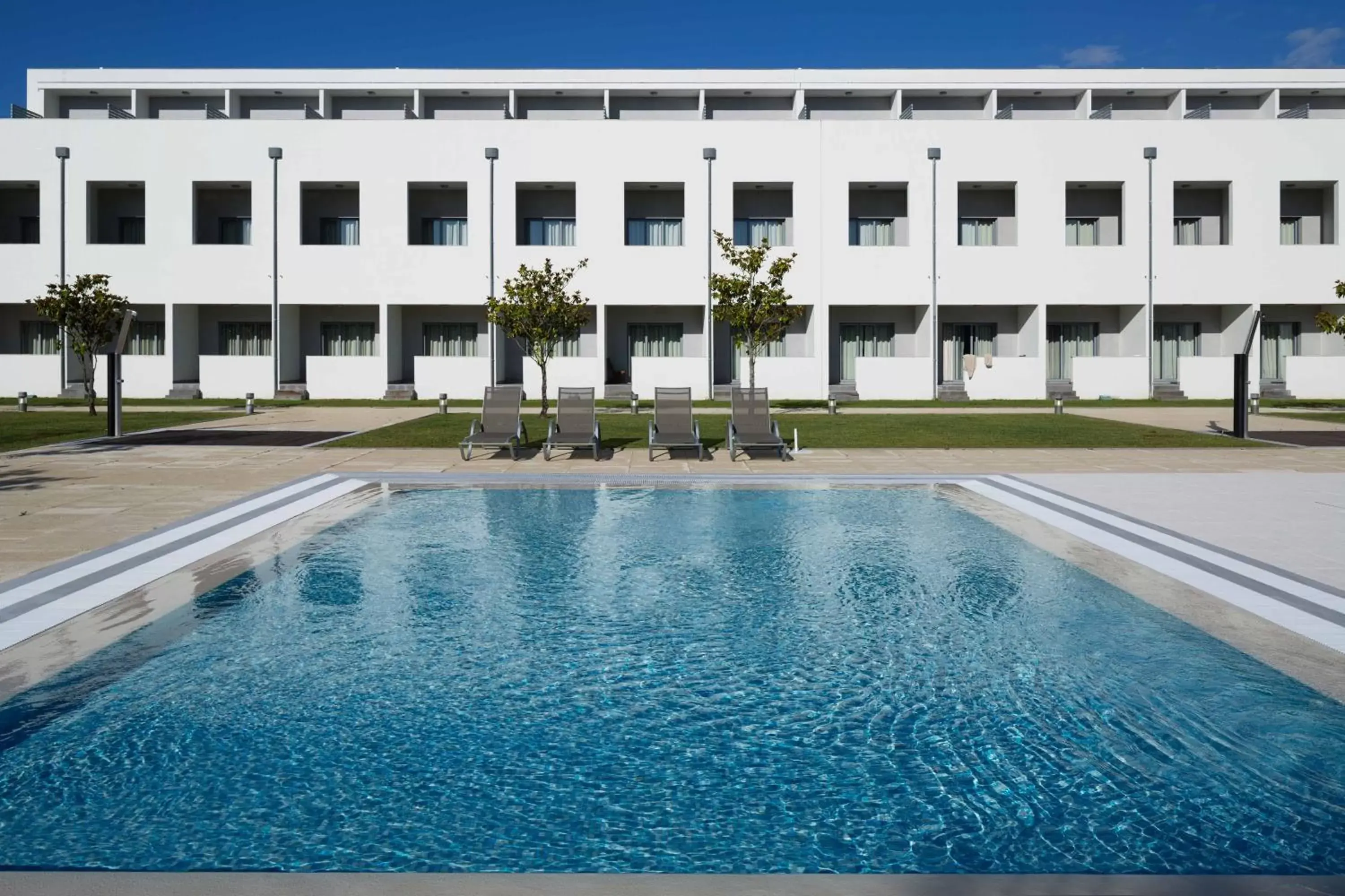 Swimming pool, Property Building in Hotel Minho