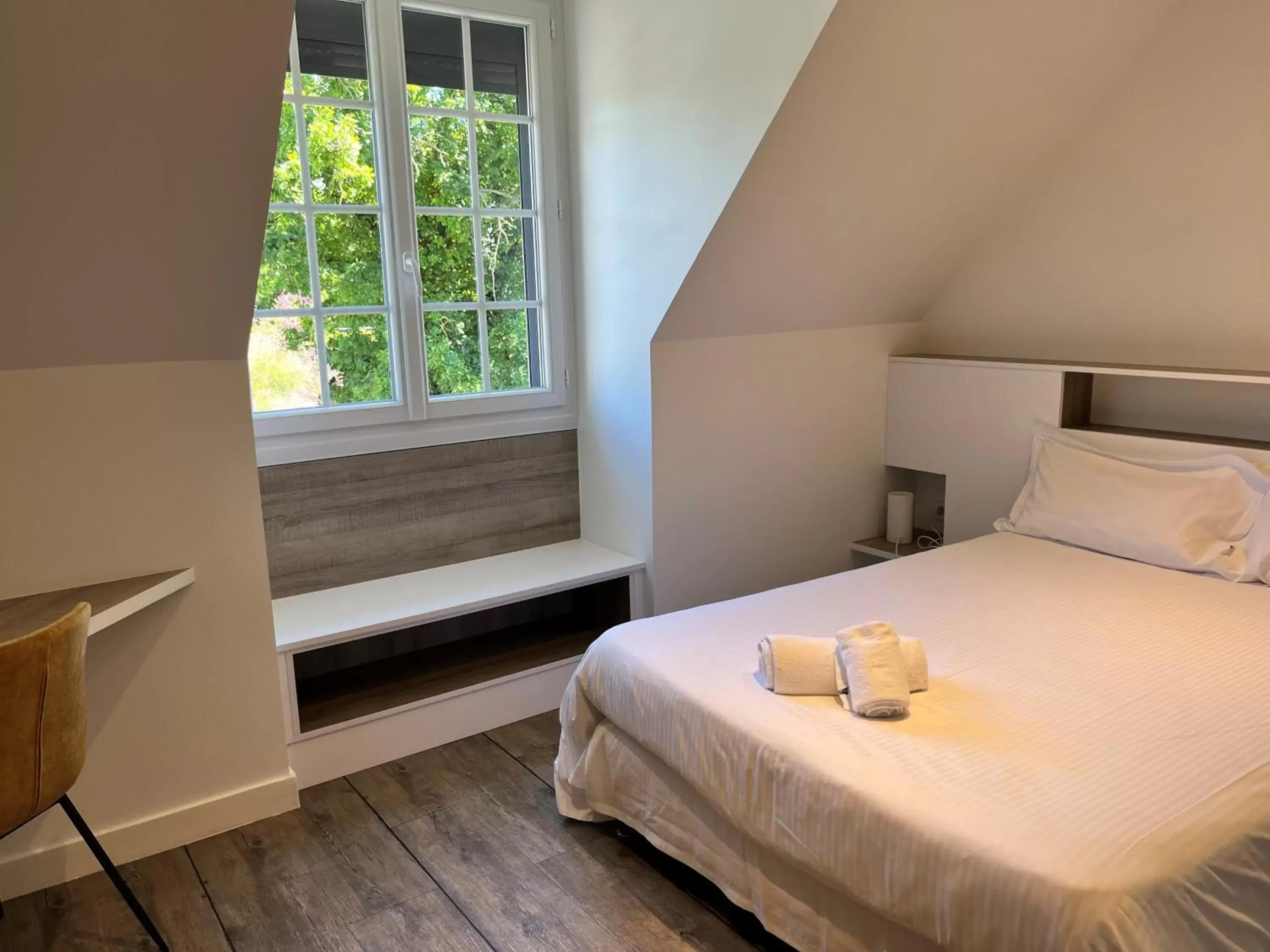 Photo of the whole room, Bed in Logis Domaine du Moulin Cavier