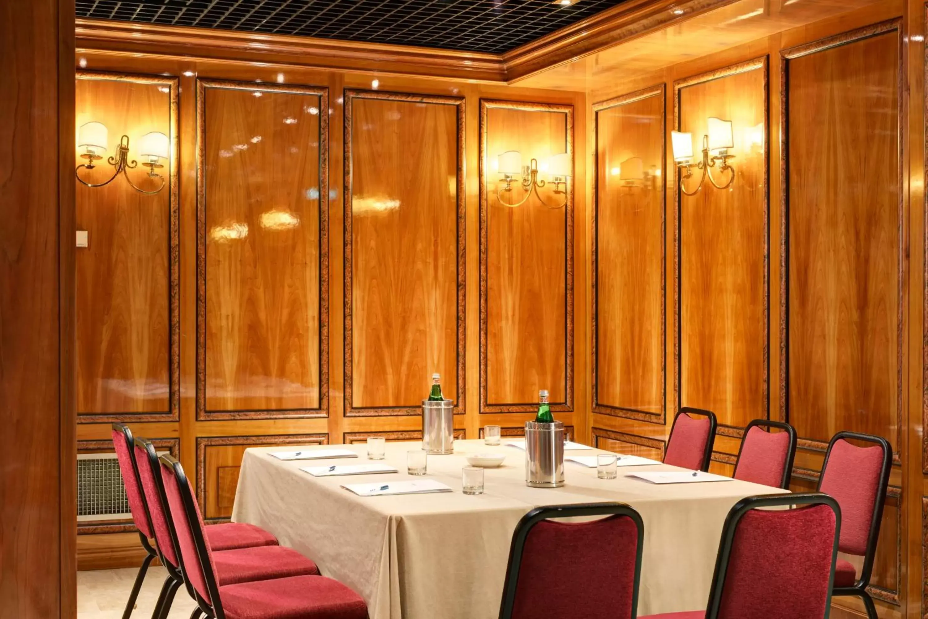 Meeting/conference room, Restaurant/Places to Eat in UNAHOTELS Scandinavia Milano