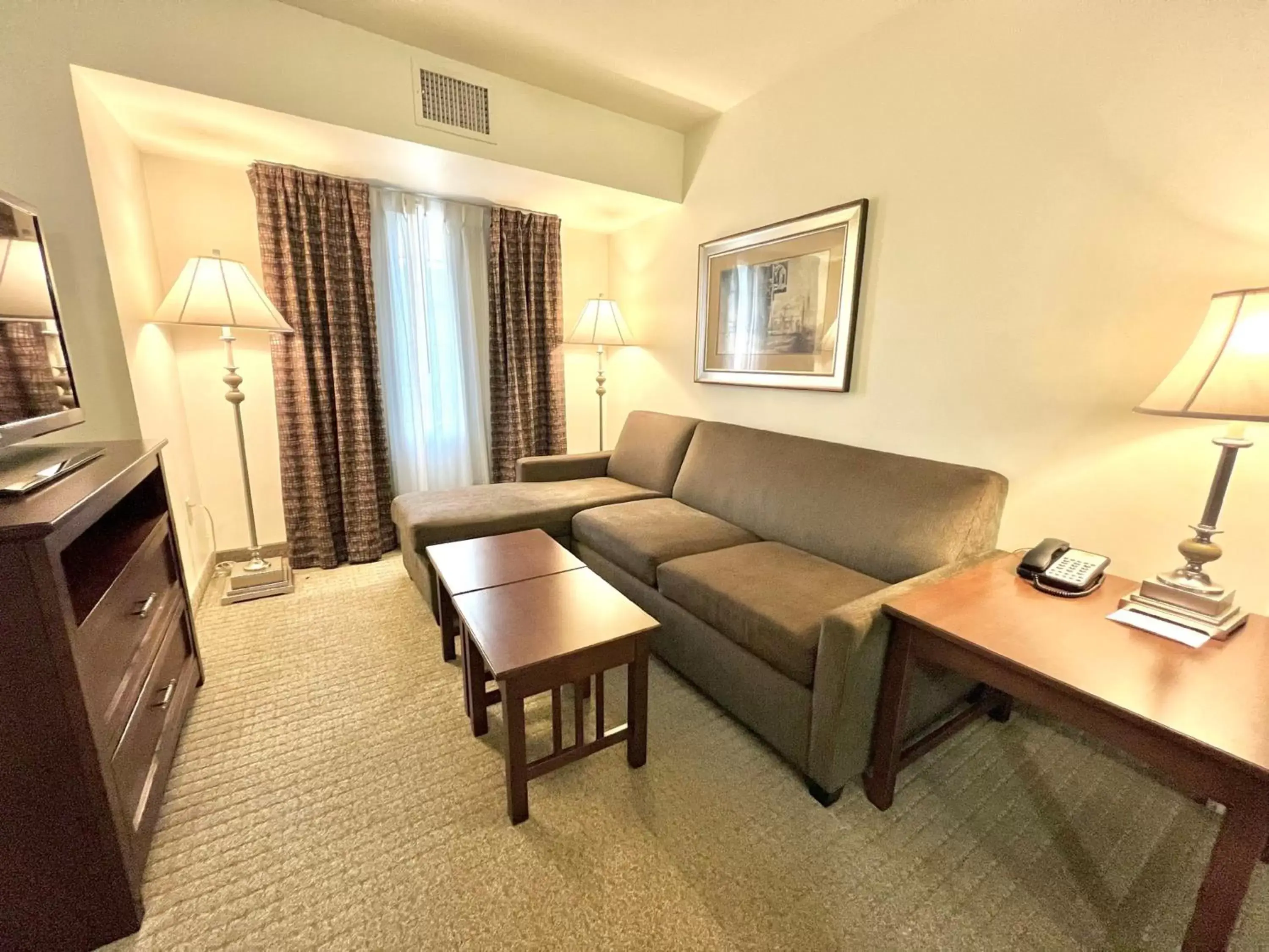 Photo of the whole room, Seating Area in Staybridge Suites Detroit-Novi