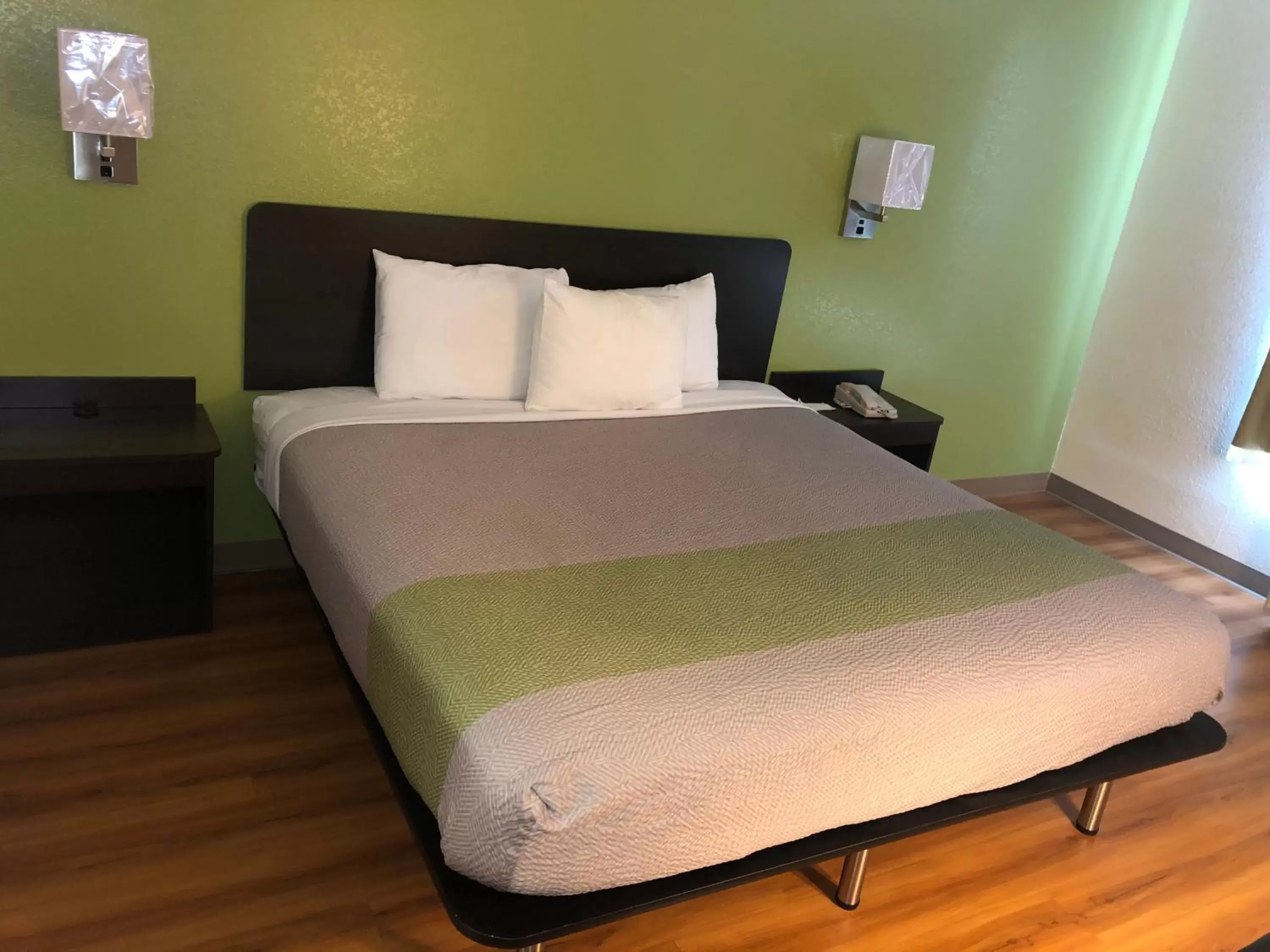 Bed in Motel 6-Willoughby, OH - Cleveland