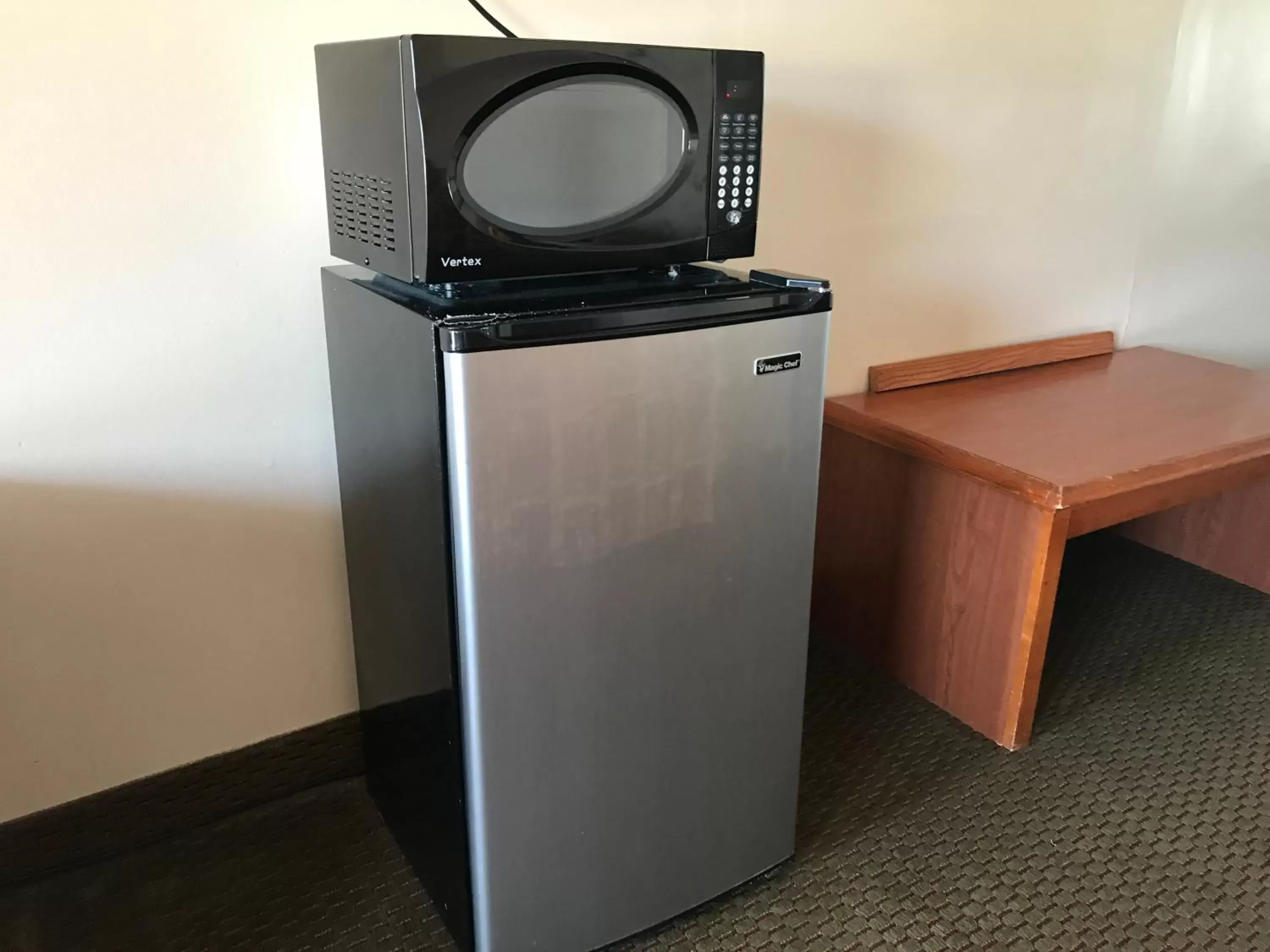 Kitchen/Kitchenette in Parkview Motel