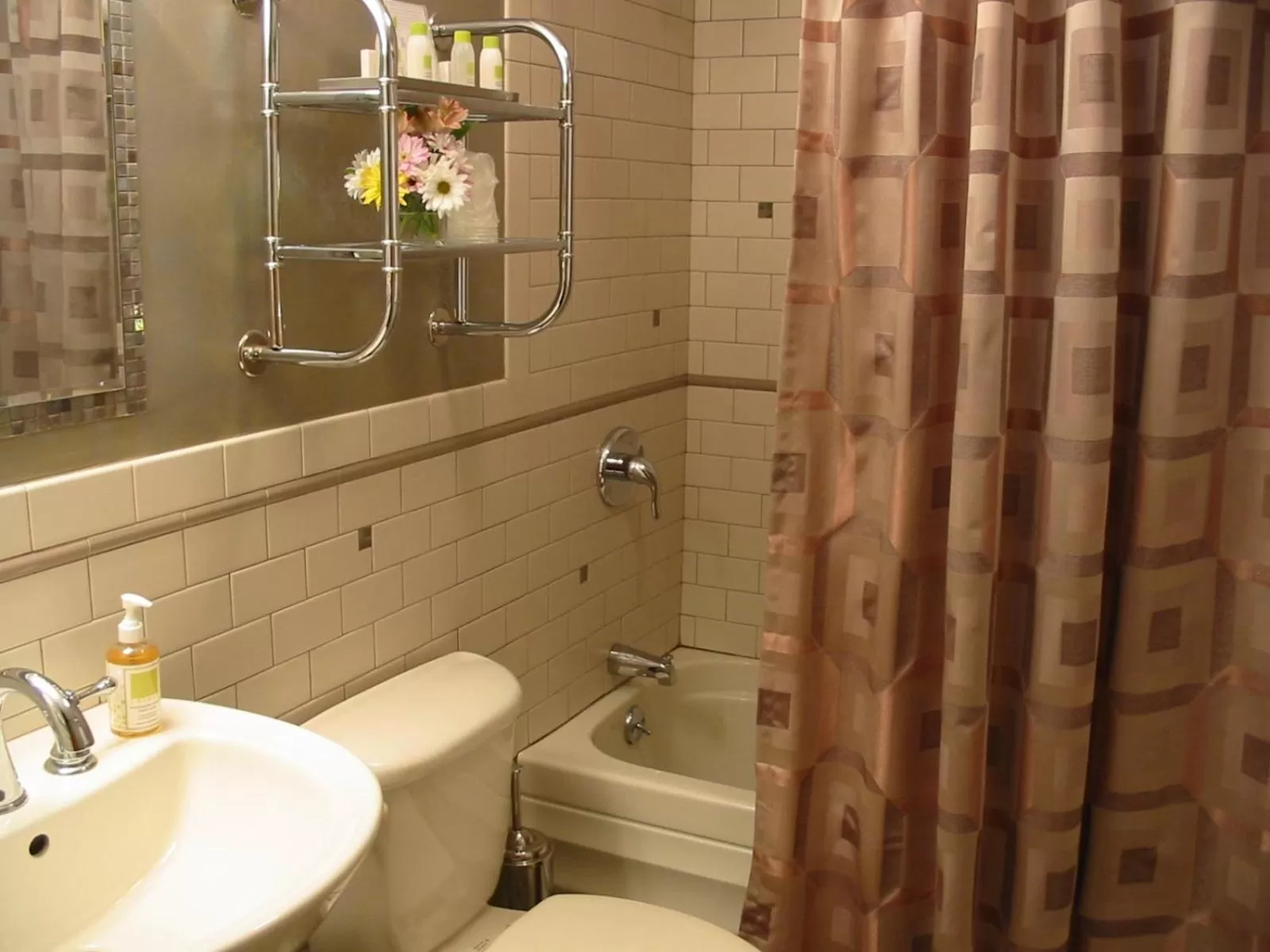 Toilet in The Roxbury